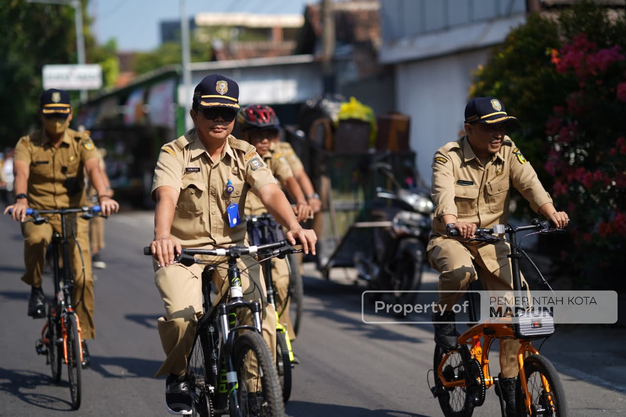 Gowes Bersama OPD, Wali Kota Madiun Resmikan SPPG hingga Sosialisasikan TPS Incinerator