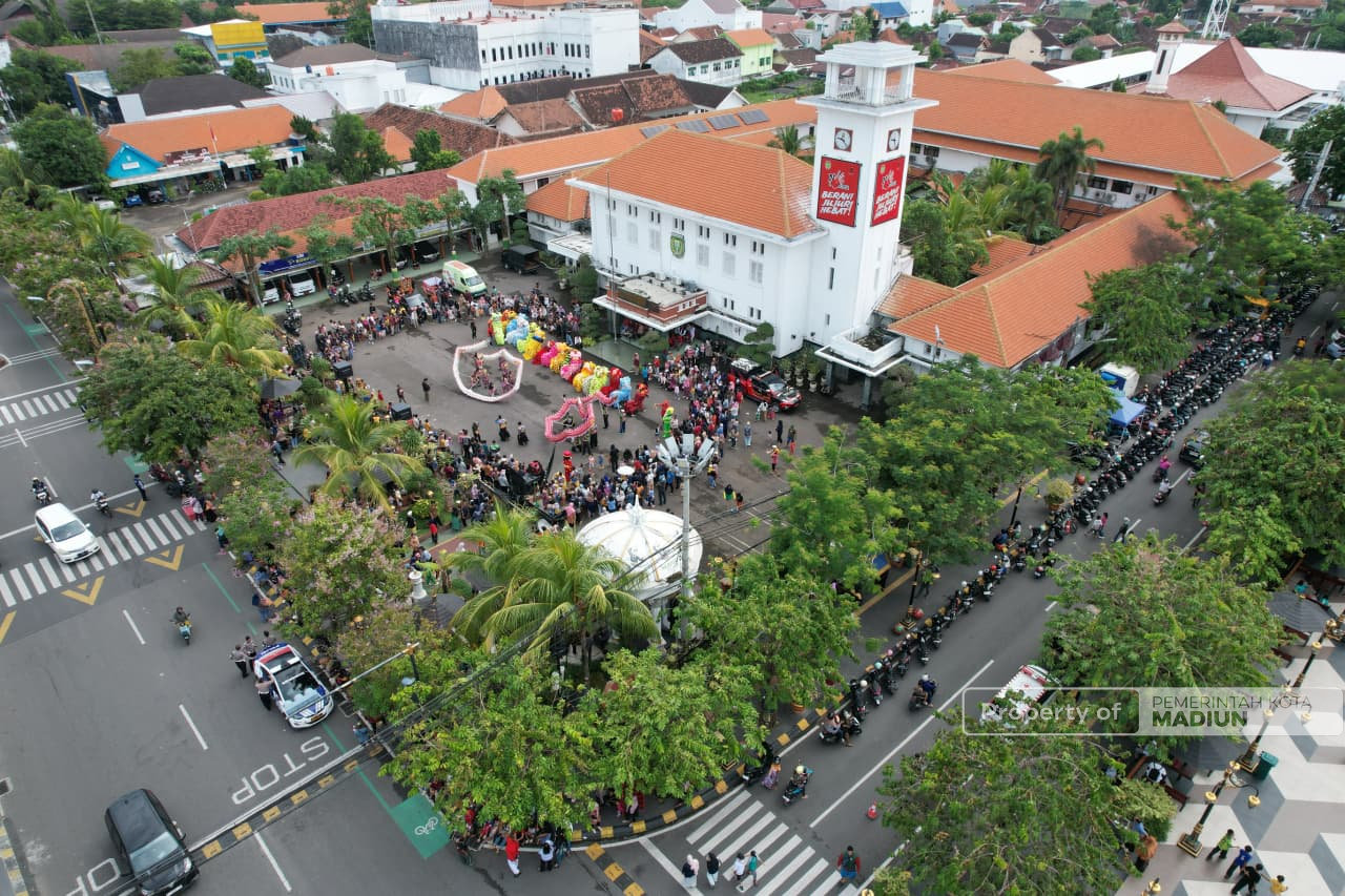 Berangkatkan Kirab Barongsai Imlek, Plt Wali Kota Madiun Harap Semangat Kreativitas dan Kebersamaan Terjaga
