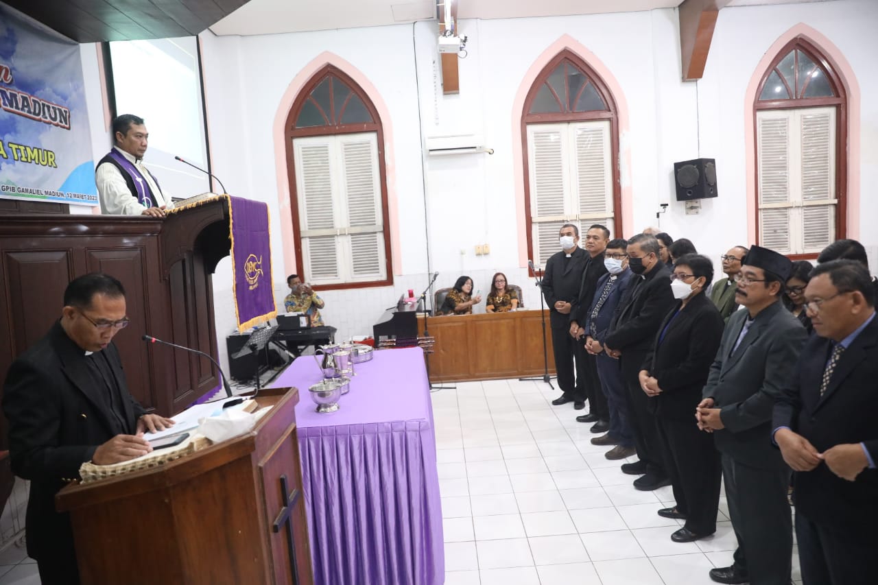 Hadiri Pelantikan Pengurus PGIS Madiun, Wali Kota Beri Selamat Kepada Jemaat