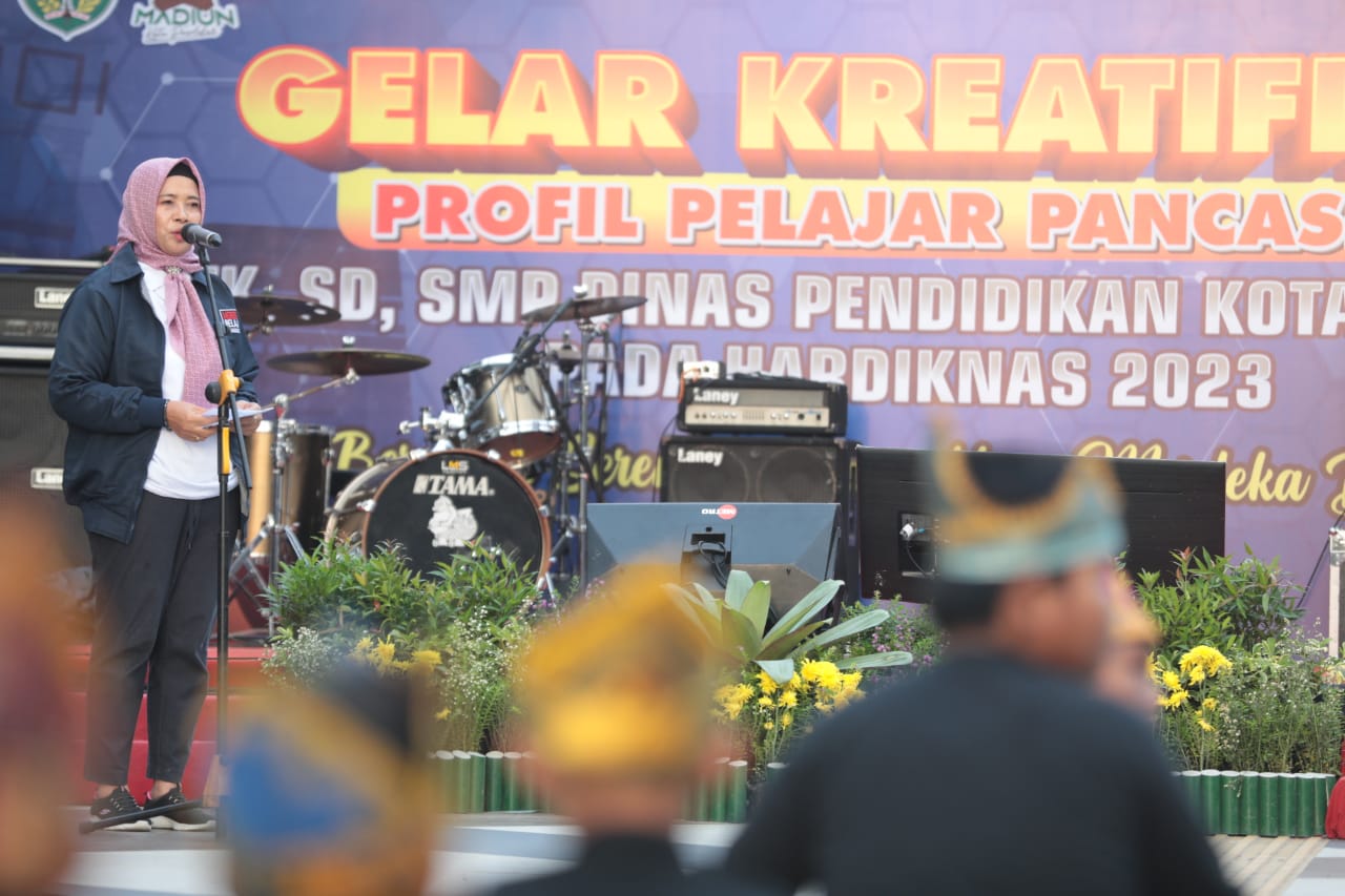 Tinjau Stand Pameran dan Saksikan Gelar Kreativitas Siswa, Wali Kota Harap Potensi Siswa Tersalurkan