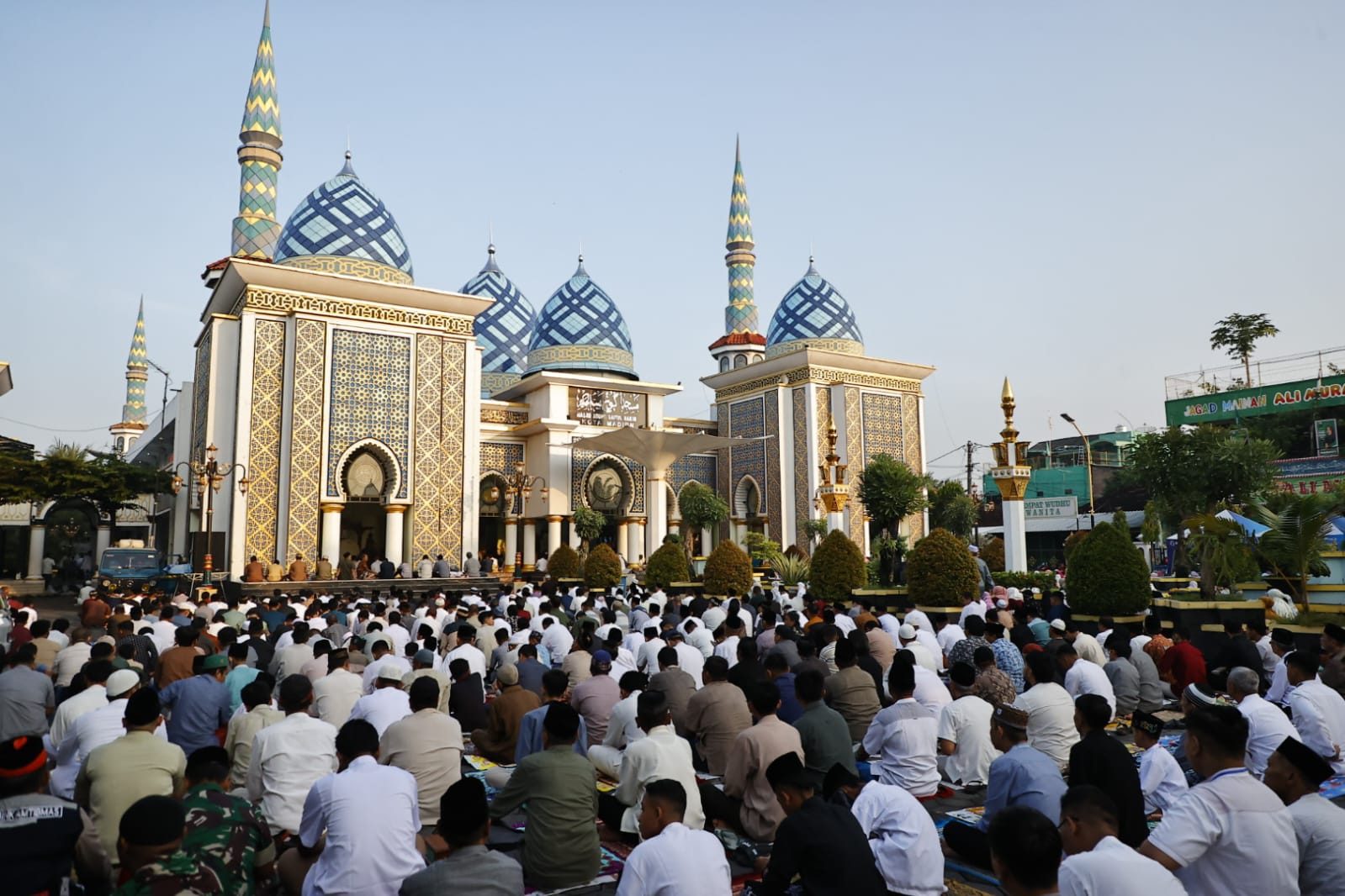 Laksanakan Salat Idul Fitri, Wali Kota: Lebaran Kesempatan Untuk Menyampaikan Kekhilafan Diri