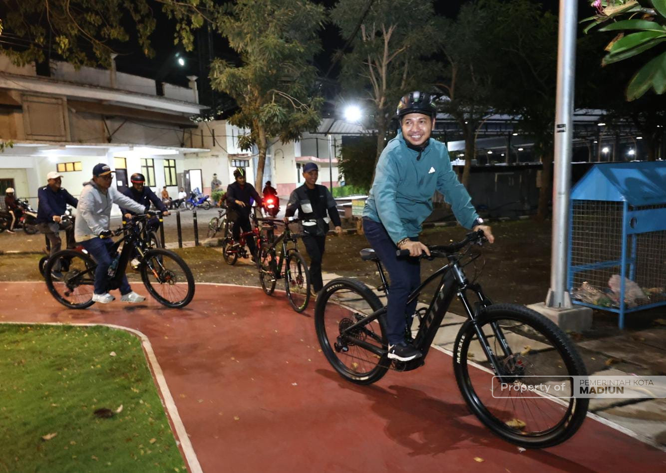 Pantau Kota Sambil Gowes, Plt Wali Kota Madiun Cek Keamanan dan Lalu Lintas Jelang Lebaran