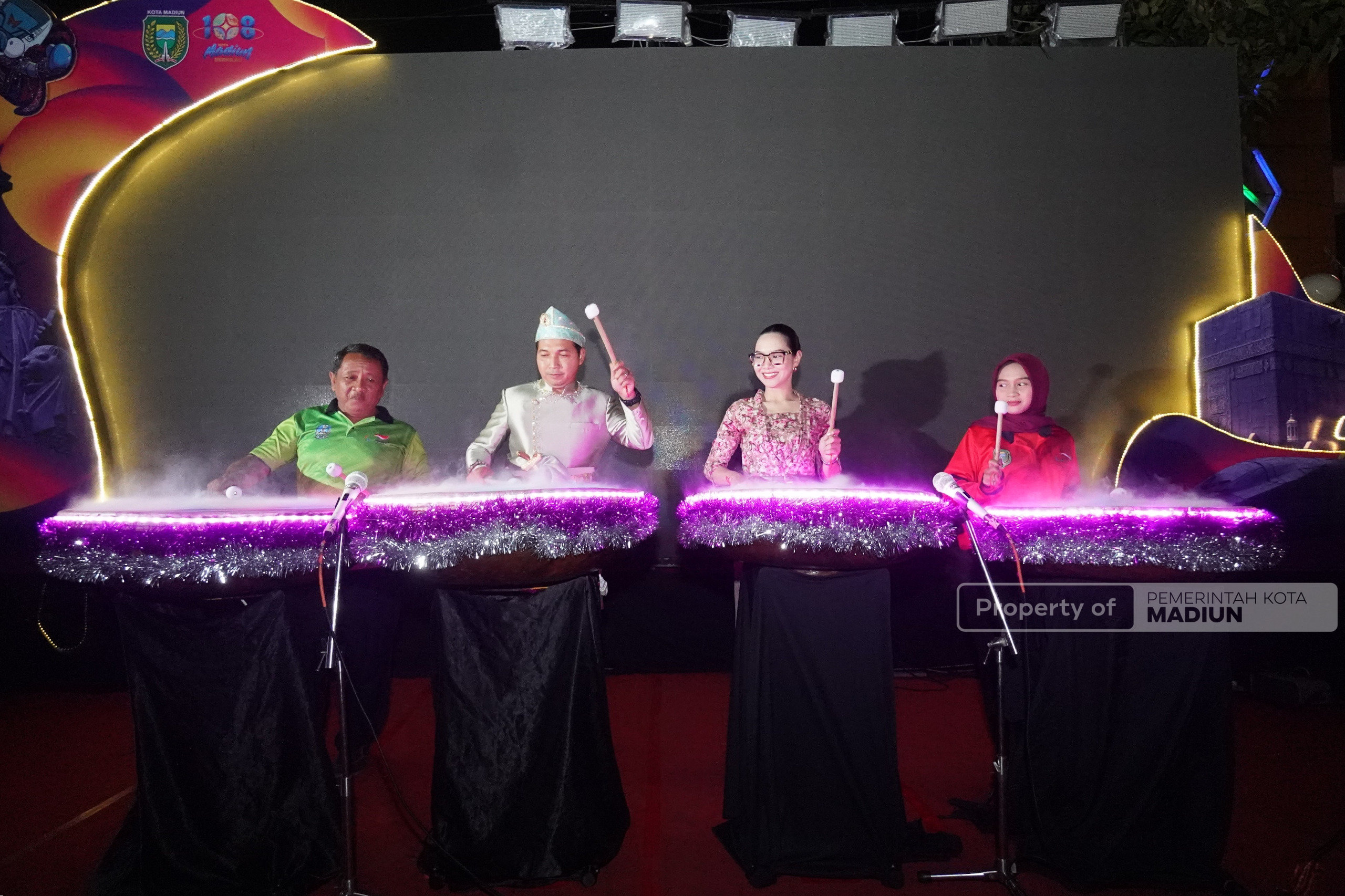 Ribuan Masyarakat Tumplek Blek, Madiun Spektra Carnival Gemerlapkan Malam Kota Pendekar, Wali Kota Sampaikan Apresiasi dan Terima Kasih