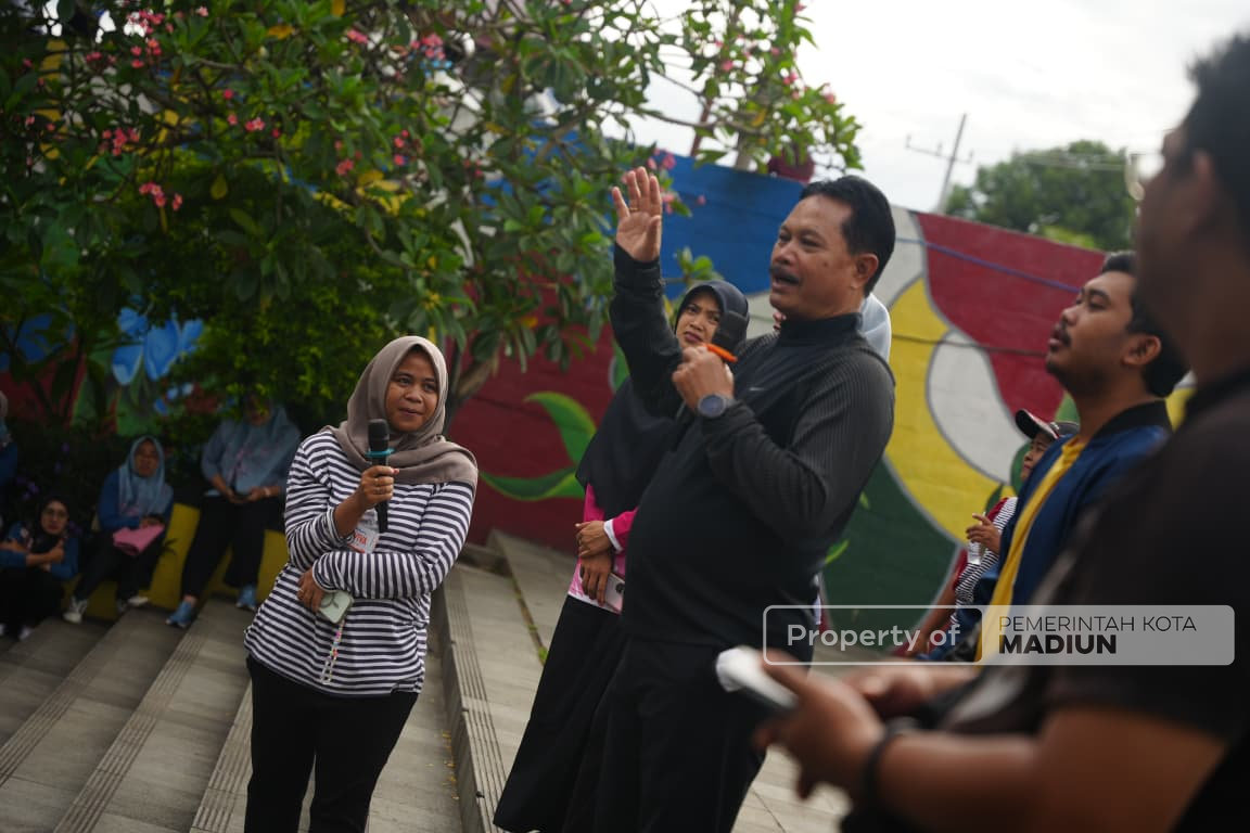 Wali Kota Madiun Lakukan Pembinaan, Tegaskan Penataan Pedagang Taman Bantaran Menuju Kawasan Strategis 2026