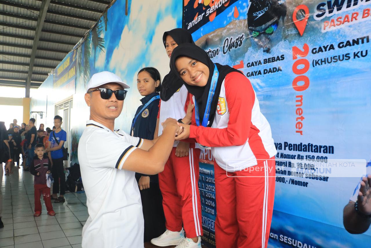 Buka Kejuaraan Renang 2025, Wali Kota Maidi Dorong Pembinaan Atlet Sejak Dini