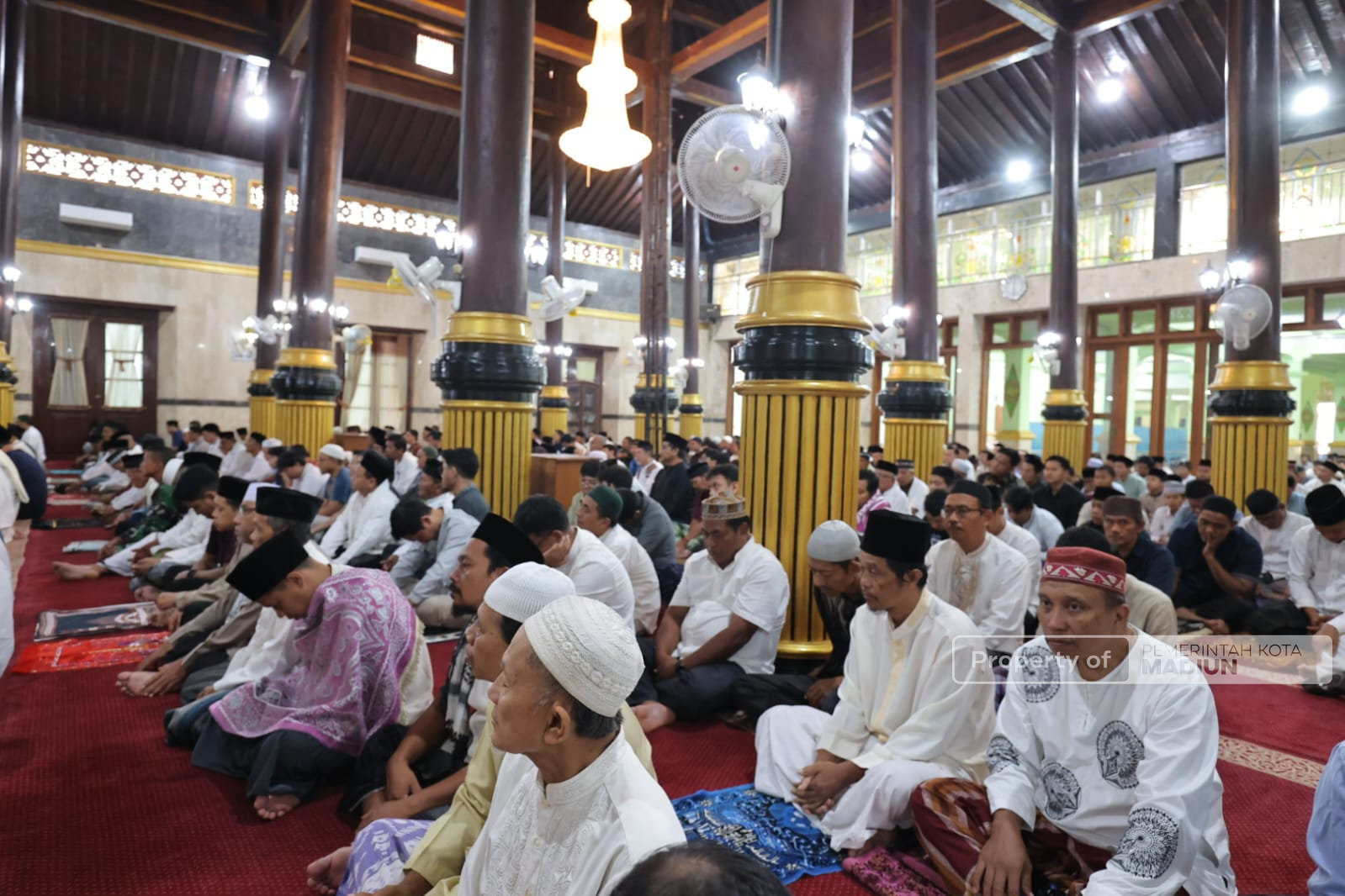Salat Iduladha di Masjid Baitul Hakim, Plt Wali Kota Madiun Ajak Perkuat Gotong Royong dan Kebersamaan