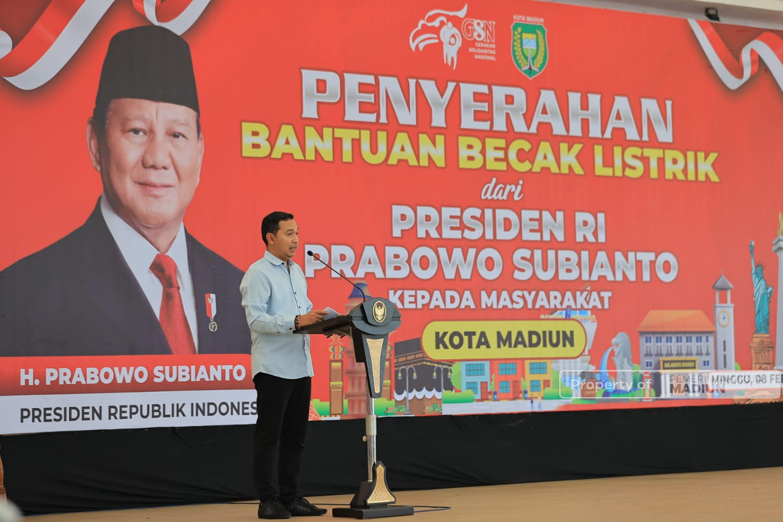 Serahkan Bantuan Becak Listrik Yayasan GSN, Plt Wali Kota Sampaikan Terima Kasih atas Bantuan Presiden