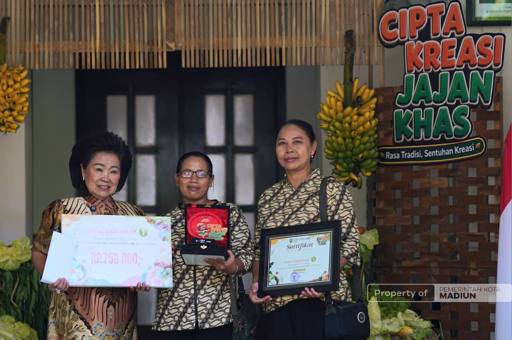 Ketua TP PKK Provinsi Jatim Arumi Terpukau Hasil Cipta Kreasi Jajan Khas Peringatan Hari Jadi, Plt Wali Kota Bakal Patenkan Produk Pemenang dan Beri Pelatihan Khusus