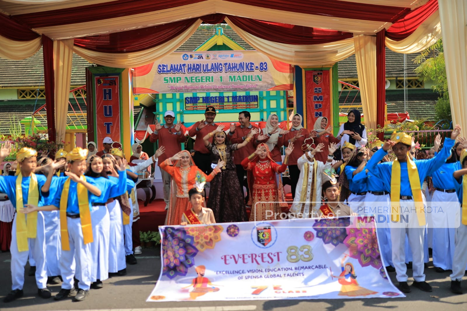 Wali Kota Madiun Apresiasi Pawai SMPN 1, Dorong Tampil di Ajang Apeksi Bali 2026
