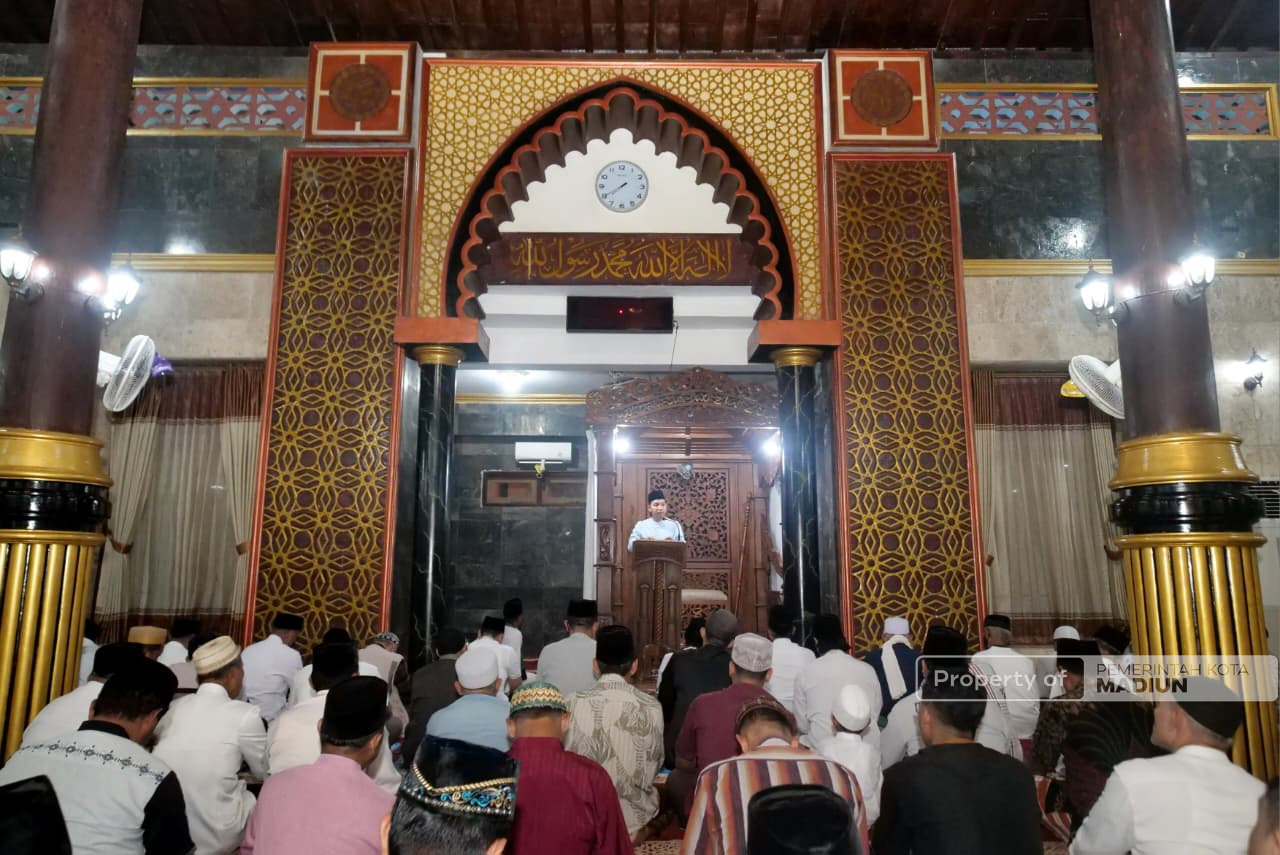 Plt Wali Kota Madiun Hadiri Tarawih Perdana, Ajak Warga Sambut Ramadan dengan Tertib dan Penuh Berkah