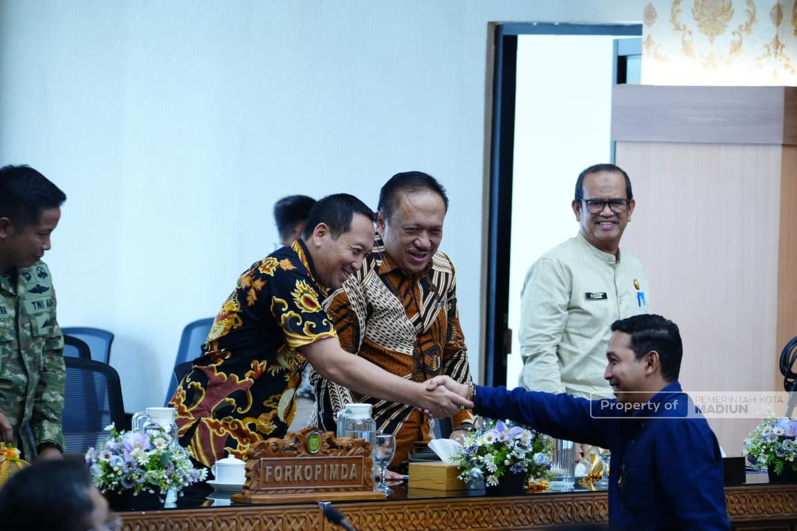 Realisasi Pendapatan Daerah 2025 Mencapai 103 Persen, Plt Wali Kota Madiun Sampaikan Nota LKPJ di Rapat Paripurna
