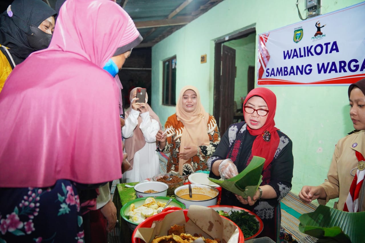 Gelar Kegiatan Bersama Warga, Wali Kota Sampaikan Santunan Untuk Warga