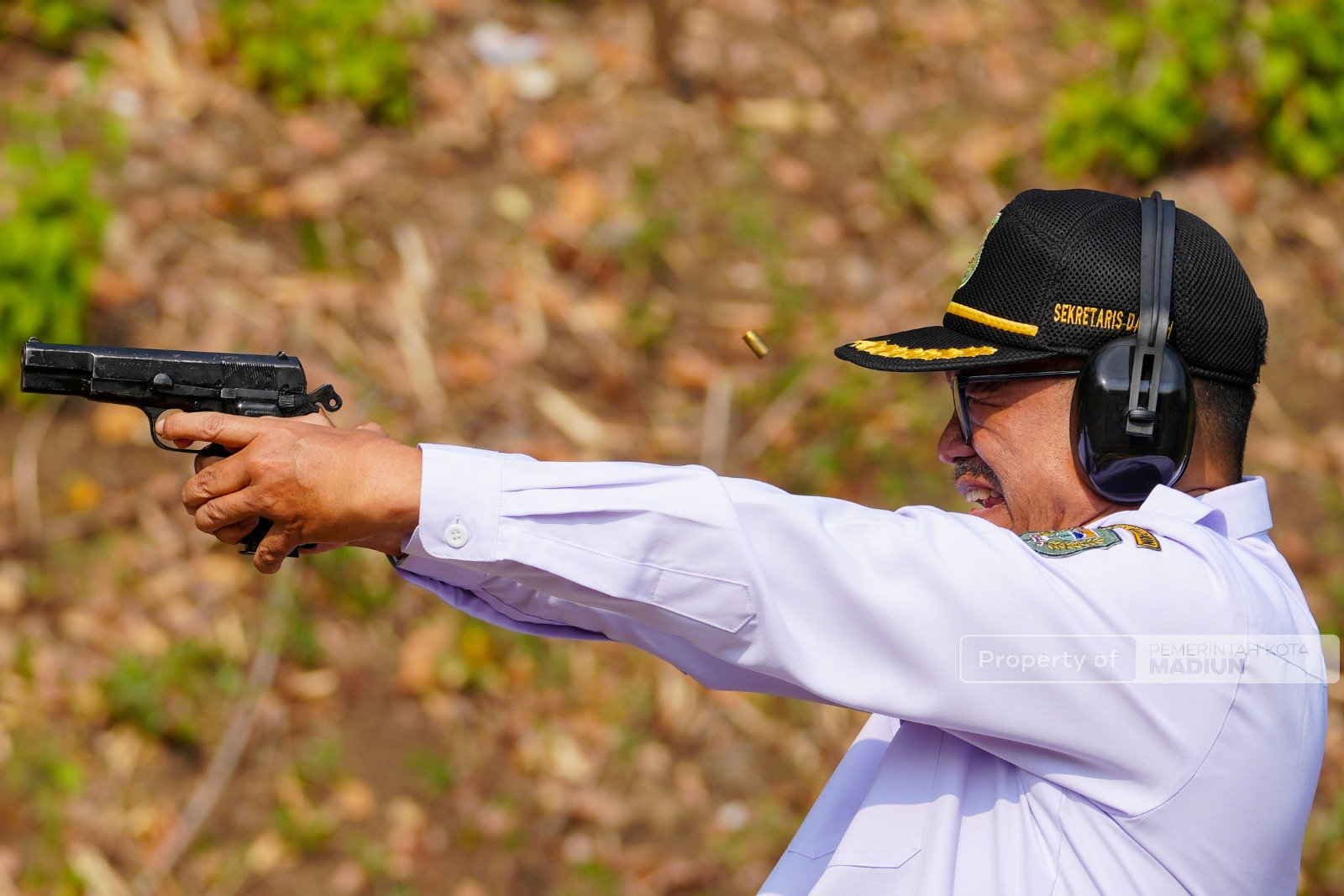 Perkuat Sinergi, Plt Wali Kota Madiun Asah Fokus dalam Latihan Menembak