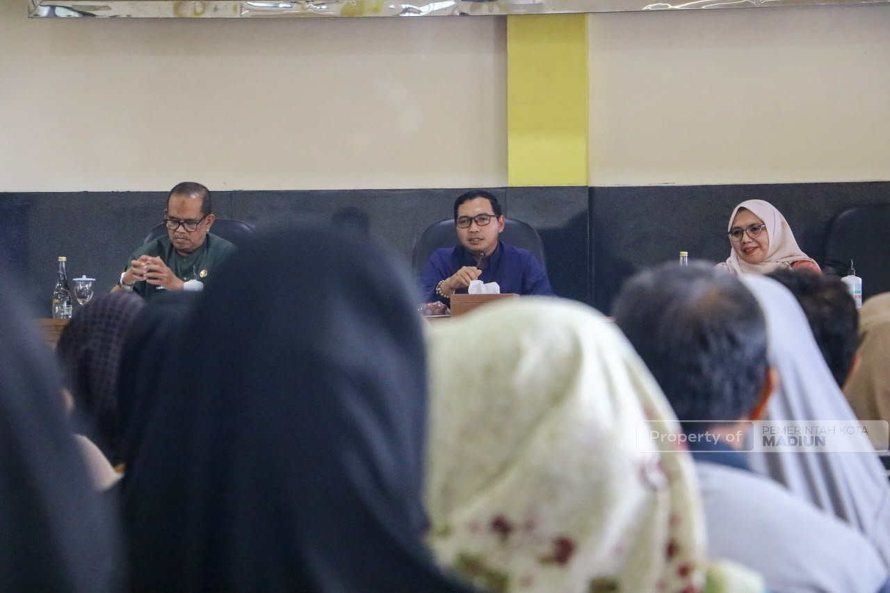Gelar Pembinaan Pedagang Pasar, Plt Wali Kota Tekankan Pentingnya Pengelolaan Sampah