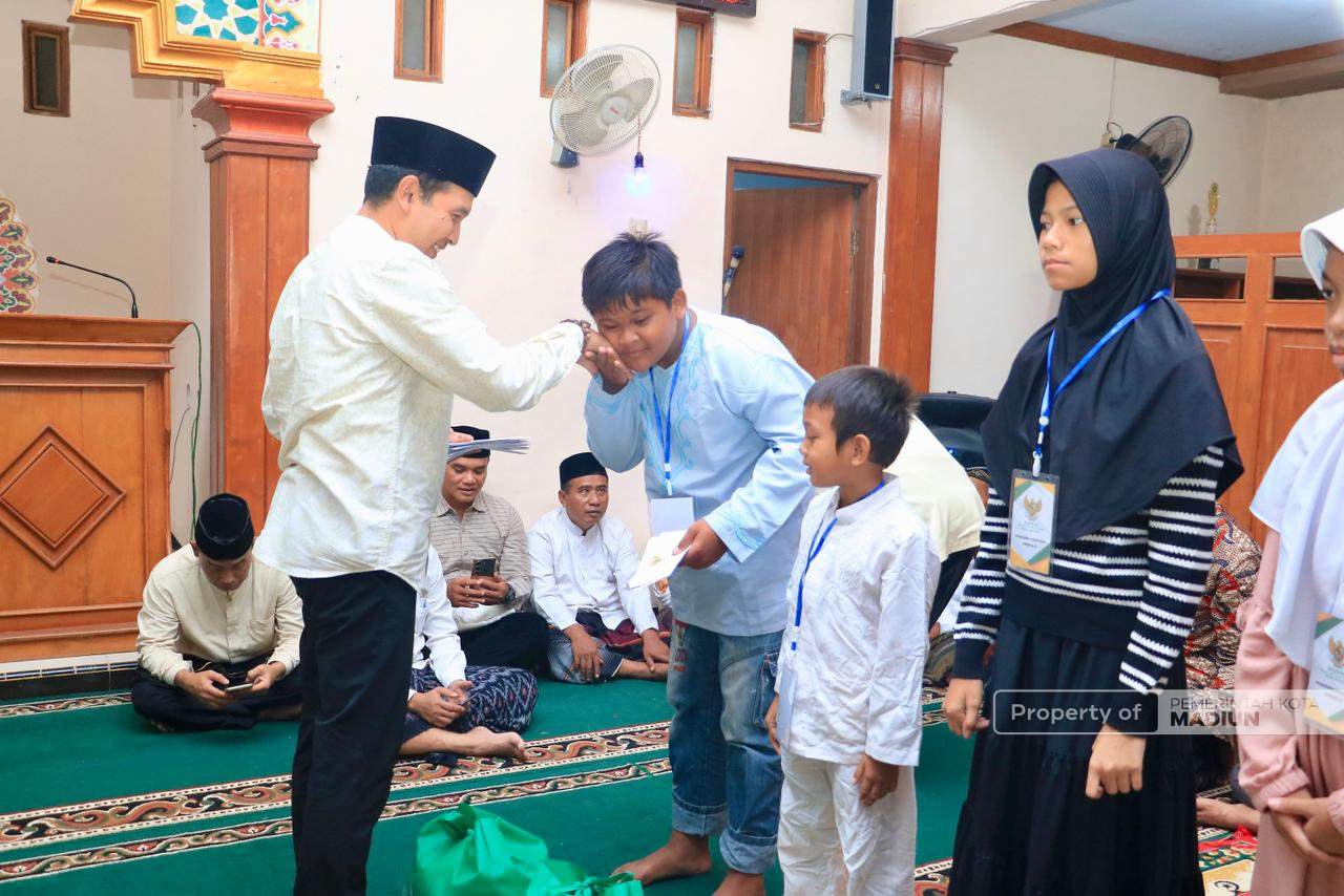 Lewat Safari Ramadan, Pemkot Madiun Perkuat Kepedulian Sosial dan Dukungan untuk Masjid