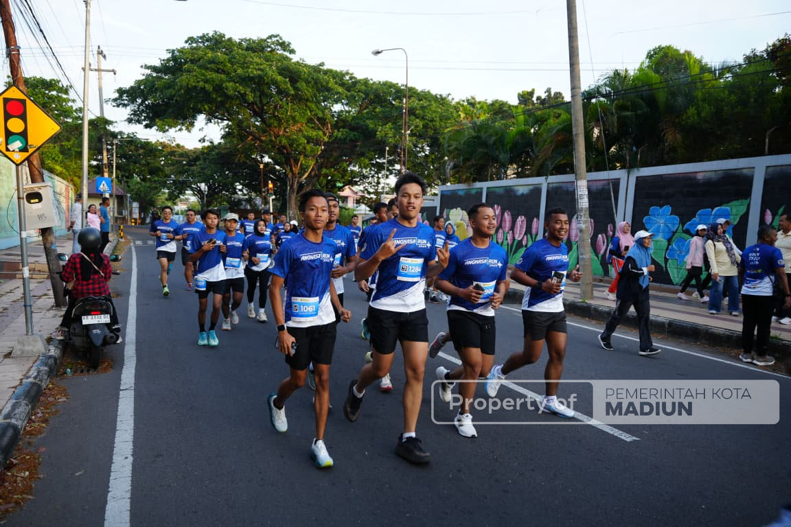 Hadiri Angkasa Fun Run 2025, Wali Kota Madiun: SMAN 3 Taruna Angkasa Madiun Luar Biasa!