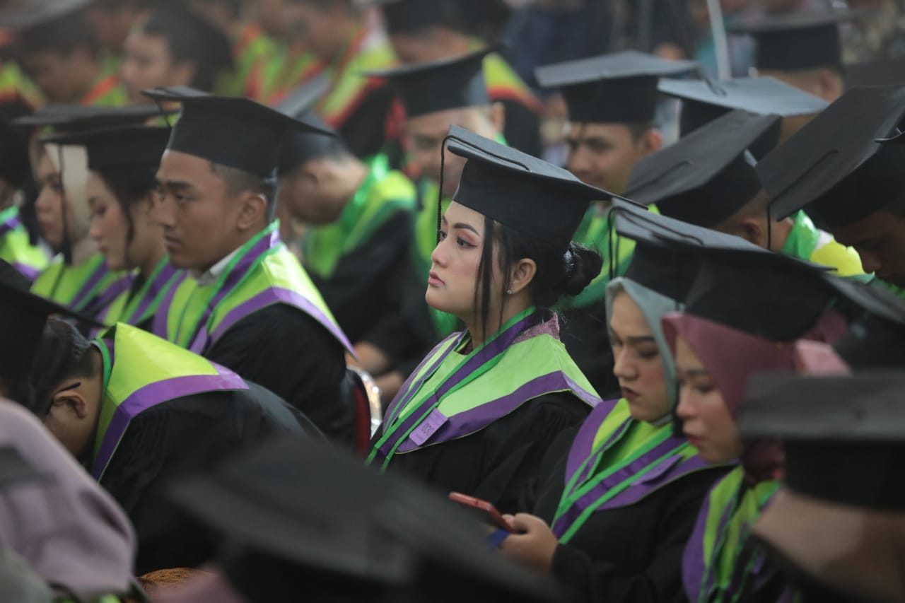 Hadiri Wisuda XII UNIPMA, Wali Kota Pesan Tingkatkan Kompetensi Agar Sukses di Dunia Kerja