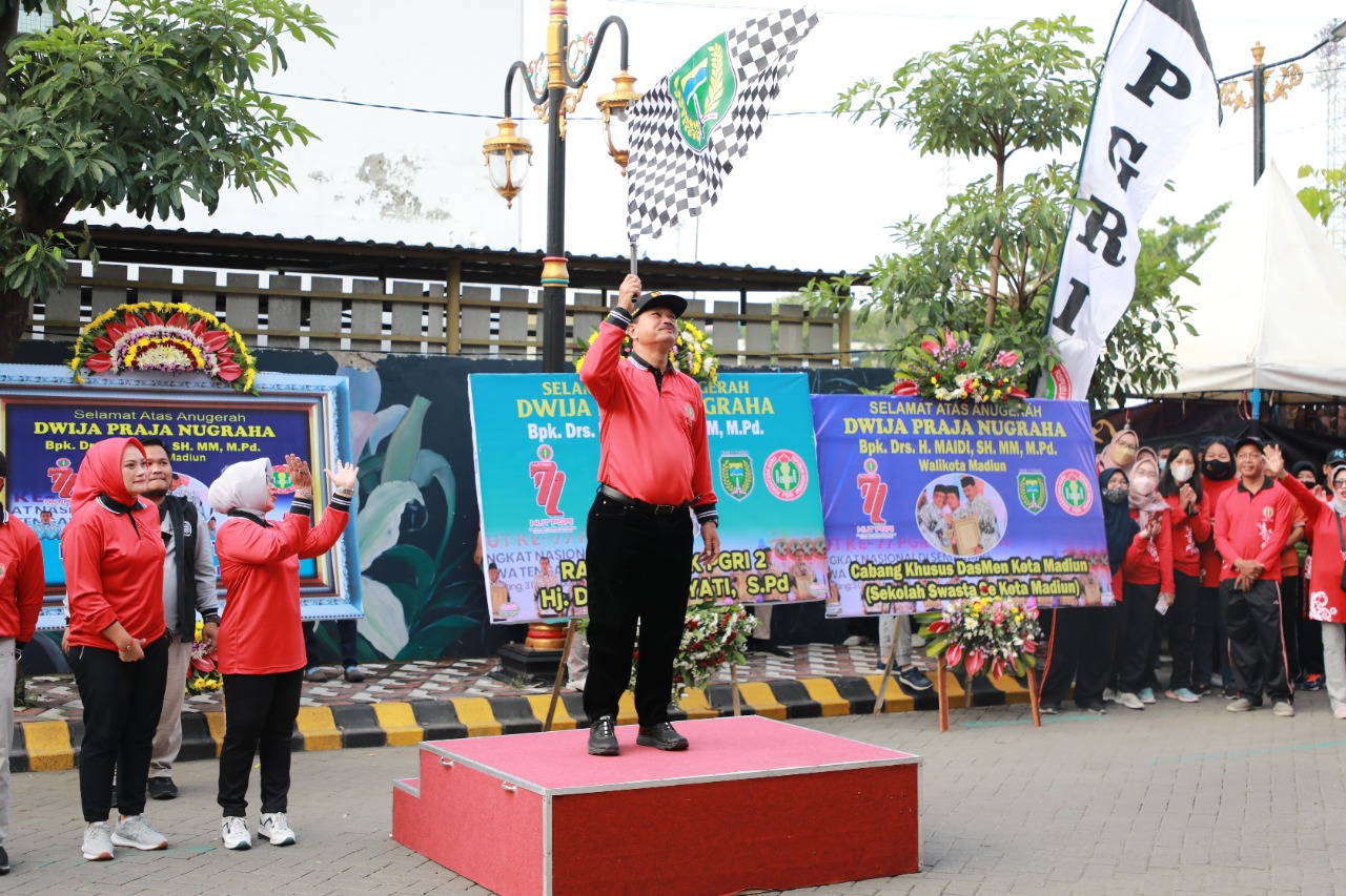 Wali Kota Maidi Raih Anugerah Dwija Praja Nugraha, PGRI Gelar Tasyakuran