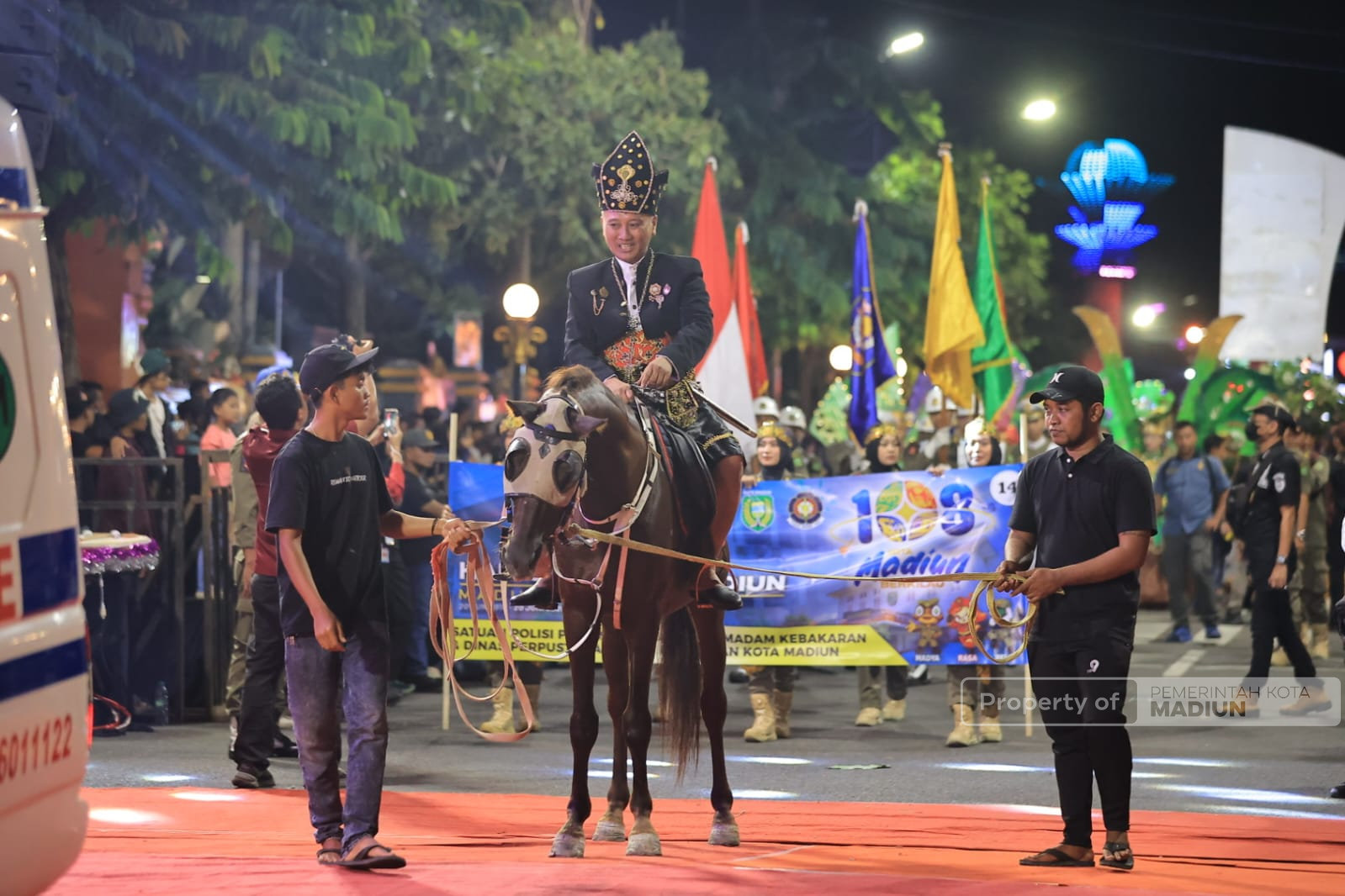 Ribuan Masyarakat Tumplek Blek, Madiun Spektra Carnival Gemerlapkan Malam Kota Pendekar, Wali Kota Sampaikan Apresiasi dan Terima Kasih
