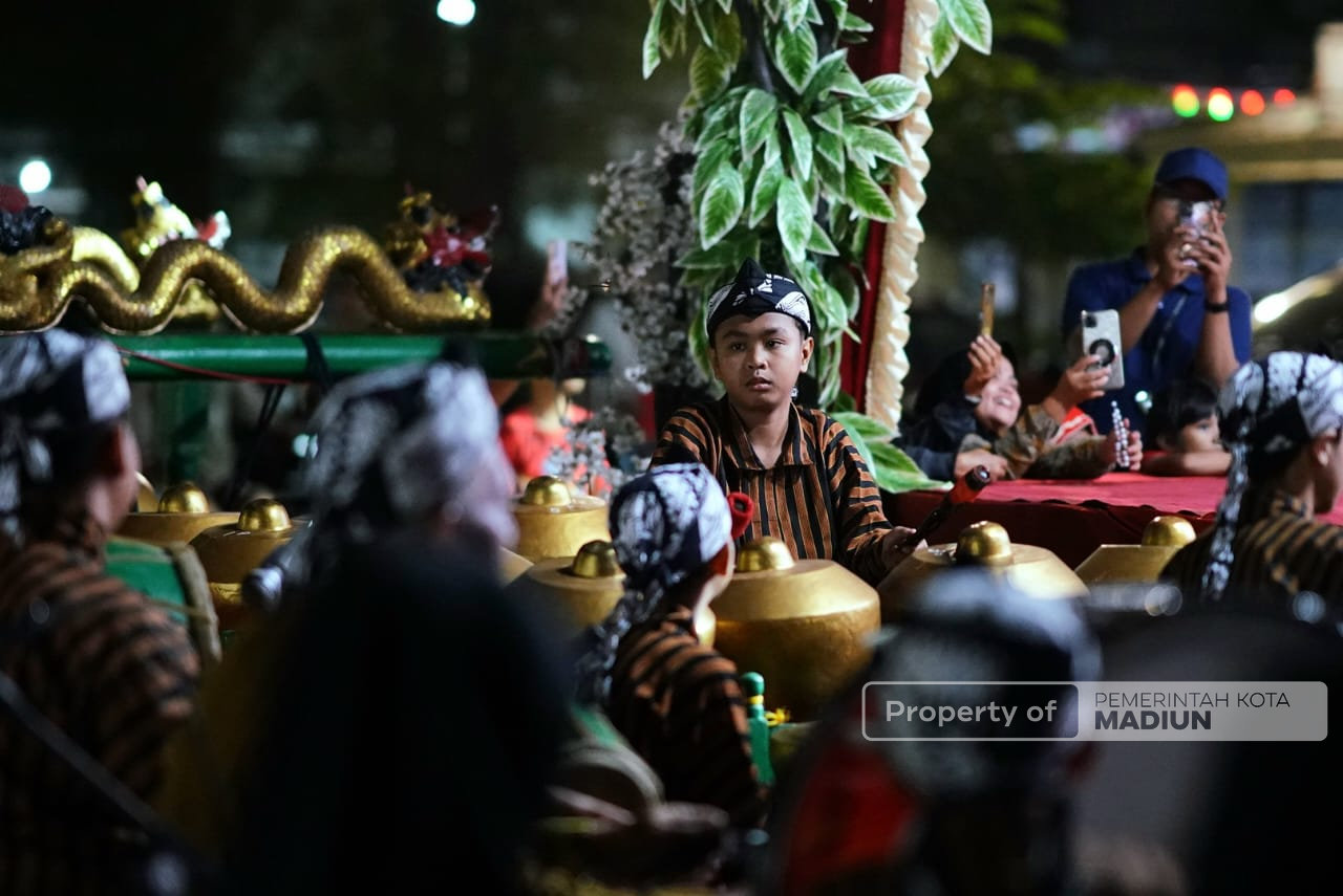 Dari Panggung Seni, Plt Wali Kota Dorong Budaya Jadi Penggerak Ekonomi Kelurahan