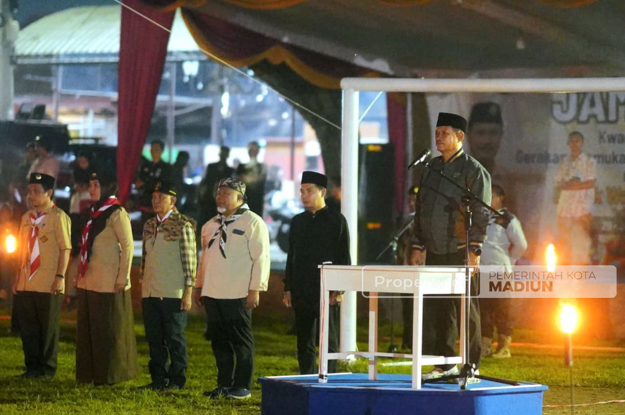 Tandai Dibukanya Jambore Ranting Manguharjo, Wali Kota Madiun Nyalakan Api Unggun