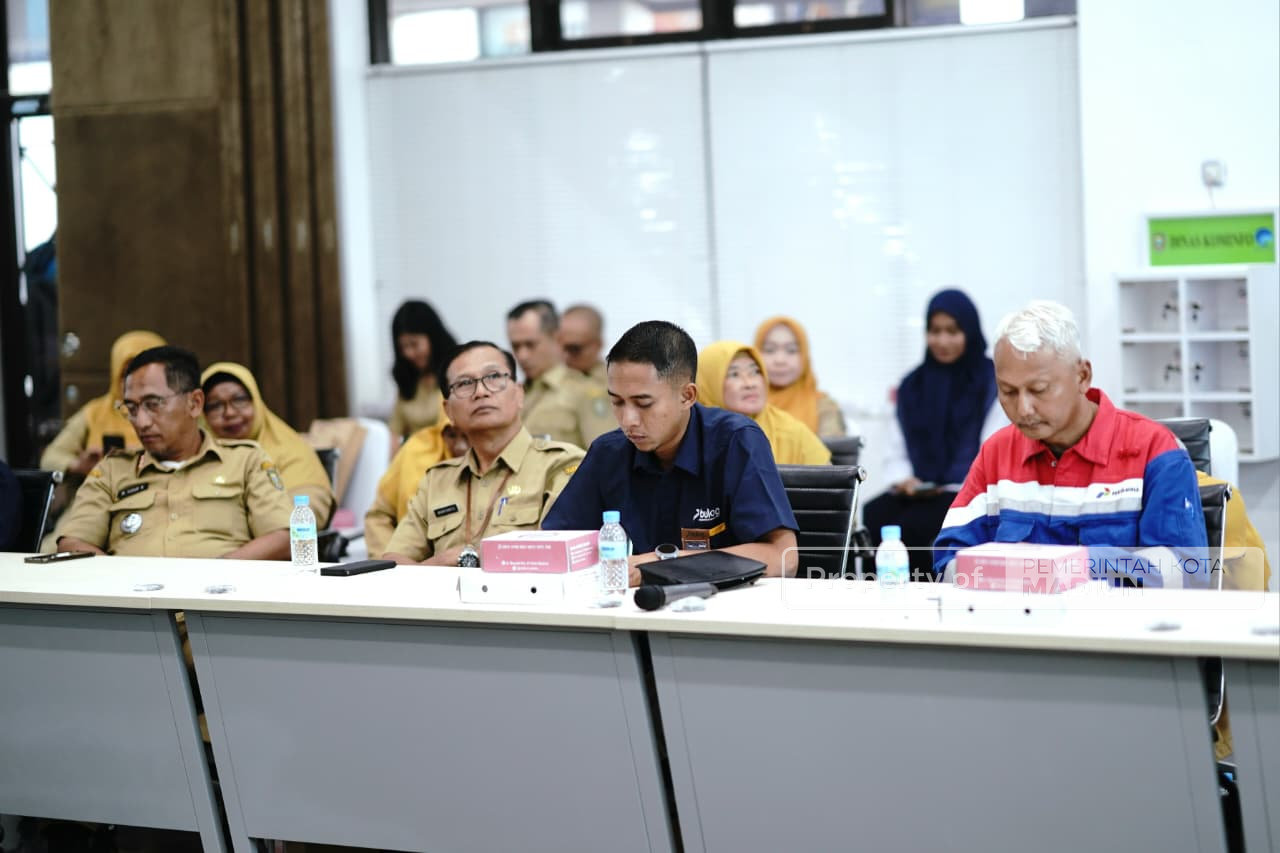 Pastikan Stabilitas Harga Jelang Nataru 2026, Wali Kota Pimpin HLM TPID Kota Madiun