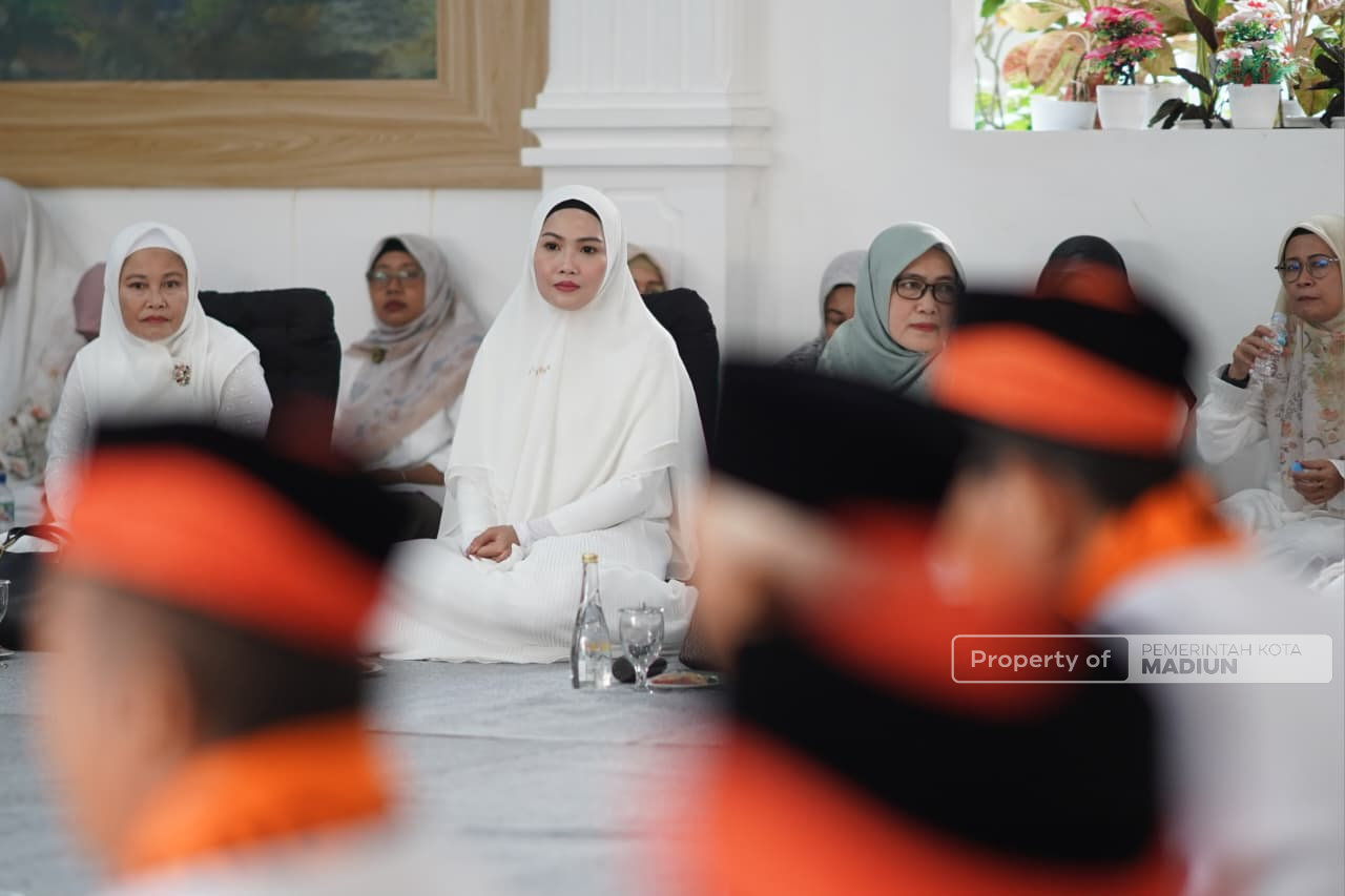 Jelang Keberangkatan Haji, Plt Wali Kota Madiun Ingatkan CJH Jaga Kesehatan dan Ikuti Arahan Pembimbing