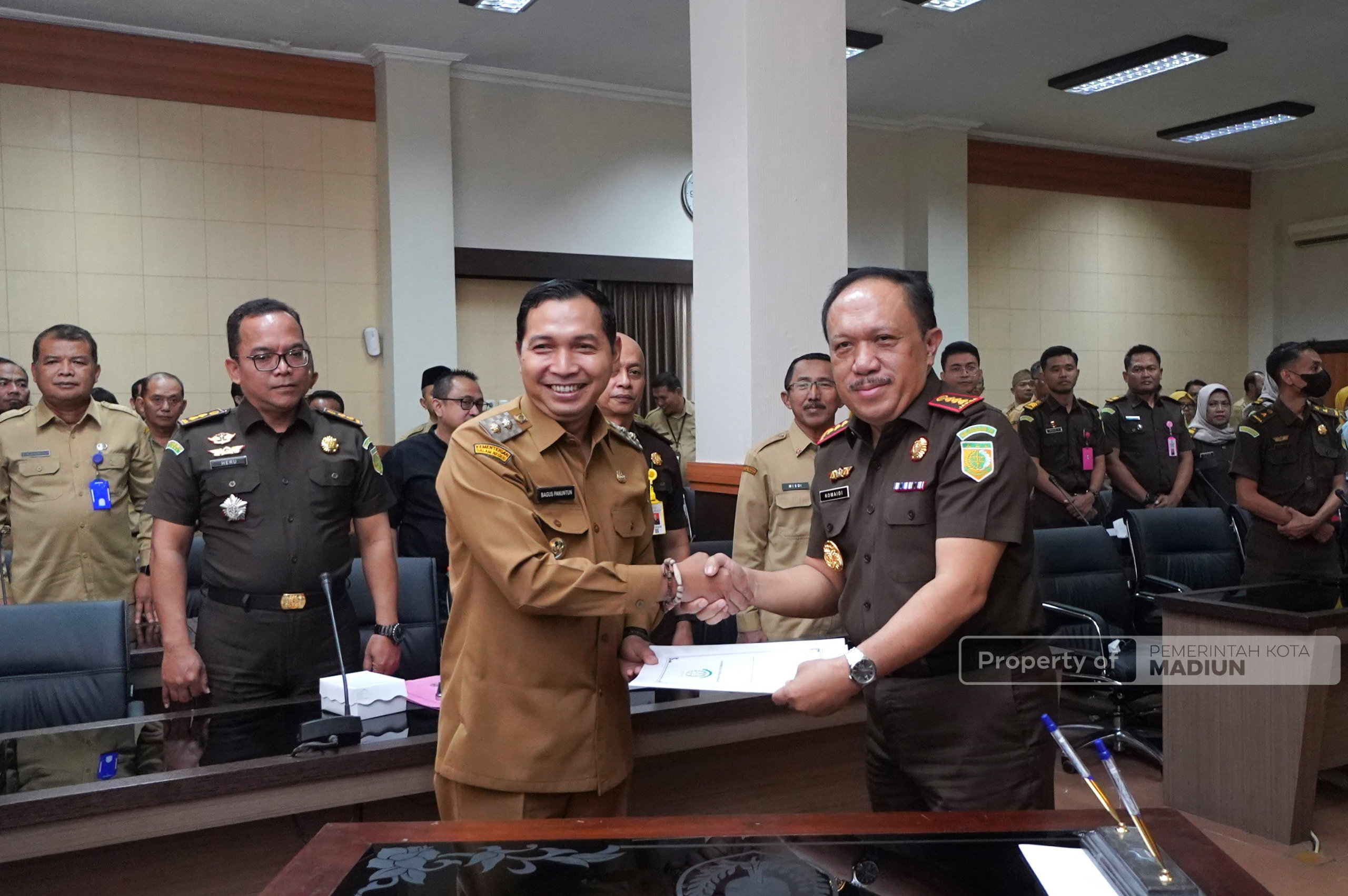 Serah Terima Aset Fasum-Fasos Puri Asri Lestari, Plt Wali Kota Madiun Tegaskan Komitmen Optimalisasi Aset Daerah
