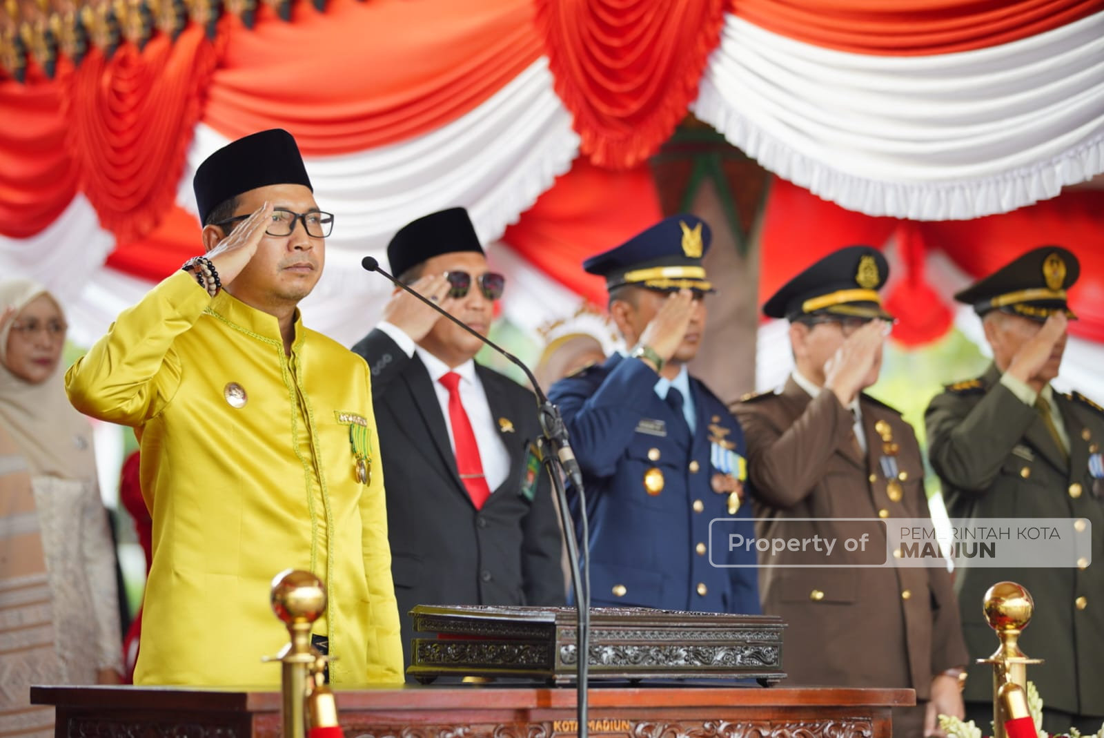 Gelar Upacara Penurunan Sang Merah Putih, Plt Wali Kota Madiun Apresiasi Perjuangan Paskibraka