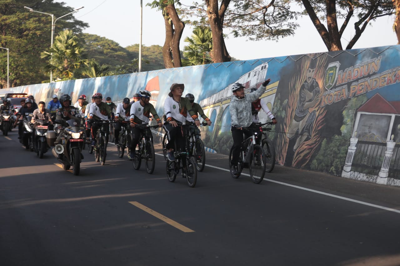 Gowes Keliling Kota, Wali Kota Cek Pembangunan Fasum Dan Sekolah