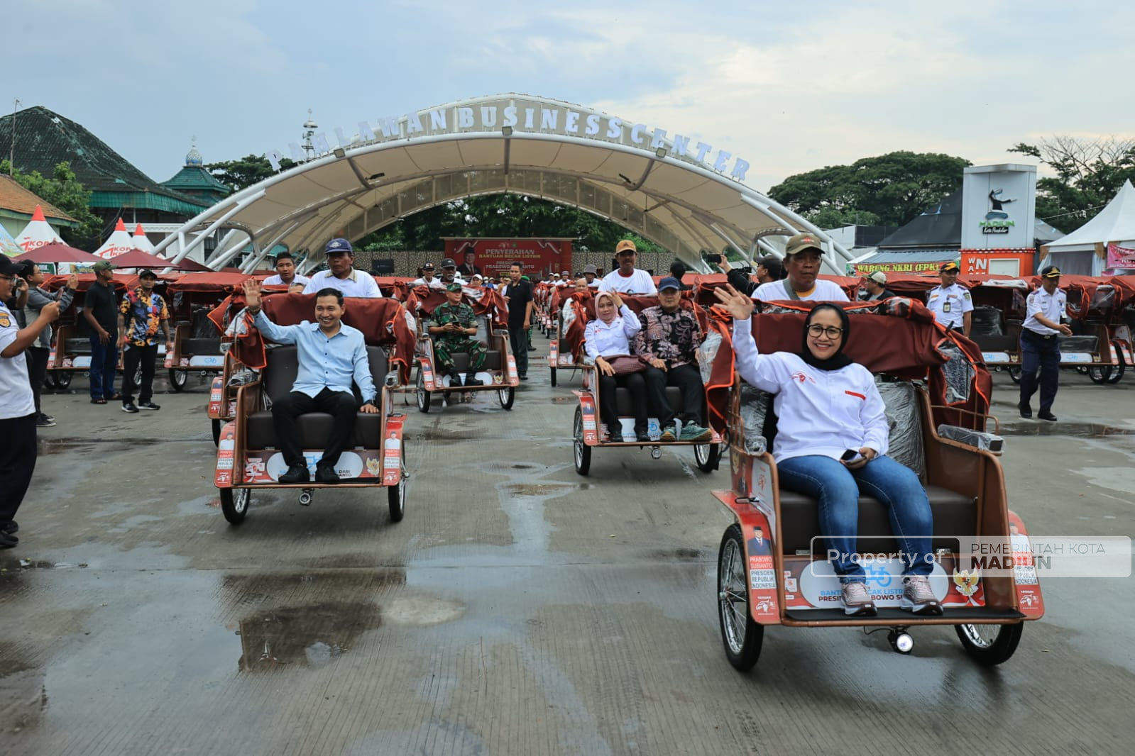 Serahkan Bantuan Becak Listrik Yayasan GSN, Plt Wali Kota Sampaikan Terima Kasih atas Bantuan Presiden