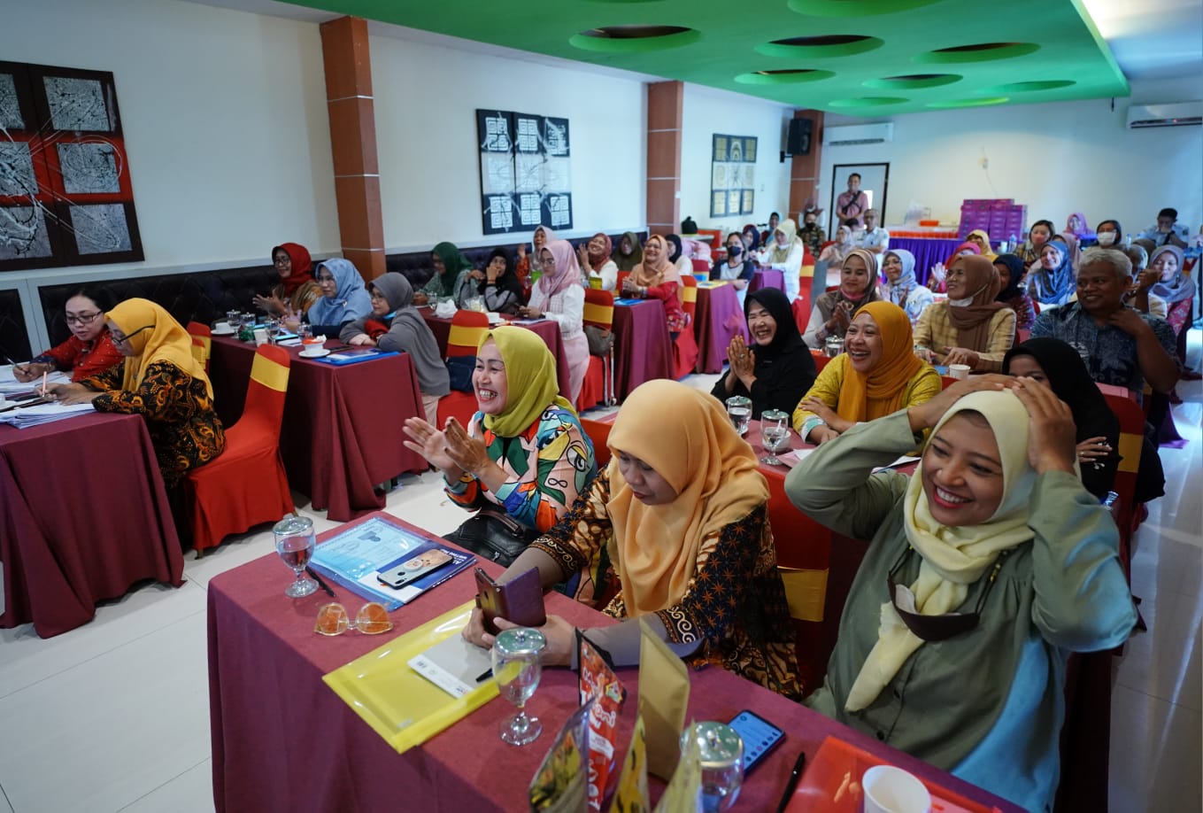 Buka Bimtek Diversifikasi Produk, Wali Kota Dorong Produk UMKM Miliki Kemasan Menarik dan Produk yang Inovatif