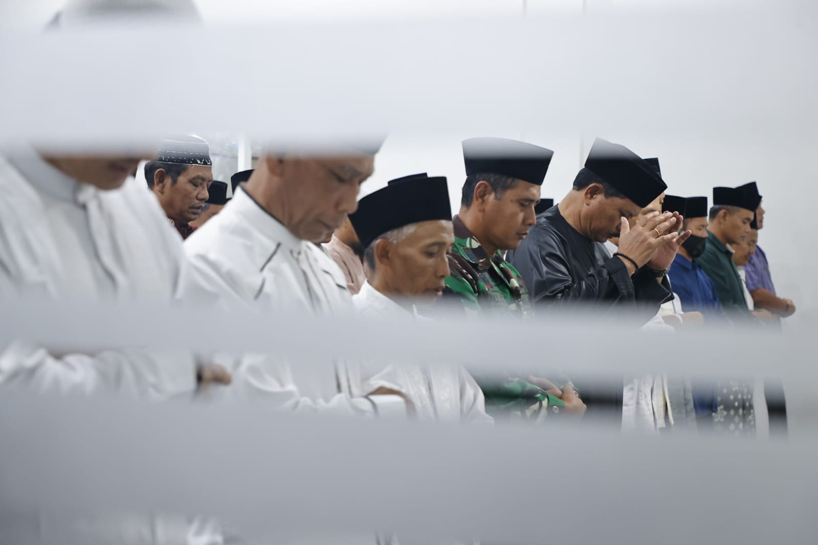 Tarawih di Masjid Baiturohim Lanjutan Safari Ramadan, Wali Kota Harap Jamaah Tak Khawatir Kebutuhan Pokok Lebaran