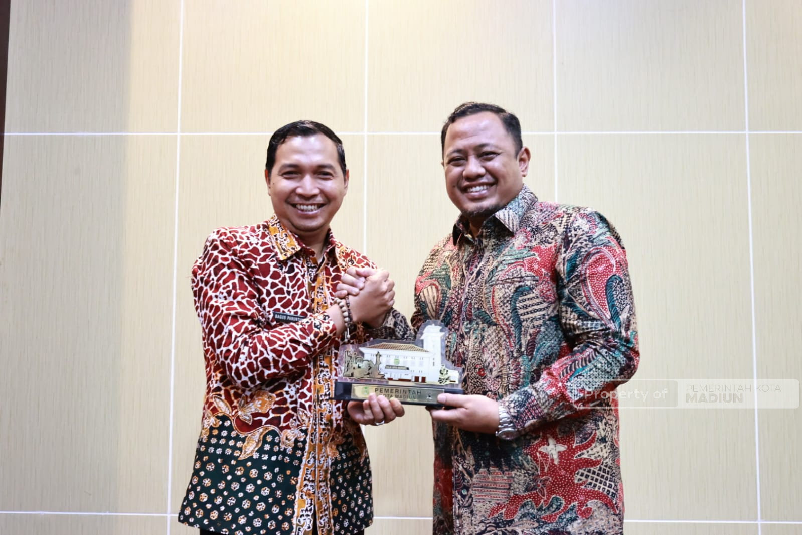 Terima Kunjungan Studi Komparasi Pemkab Probolinggo, Plt Wali Kota Bagikan Strategi Pengelolaan Retribusi untuk Optimalkan PAD