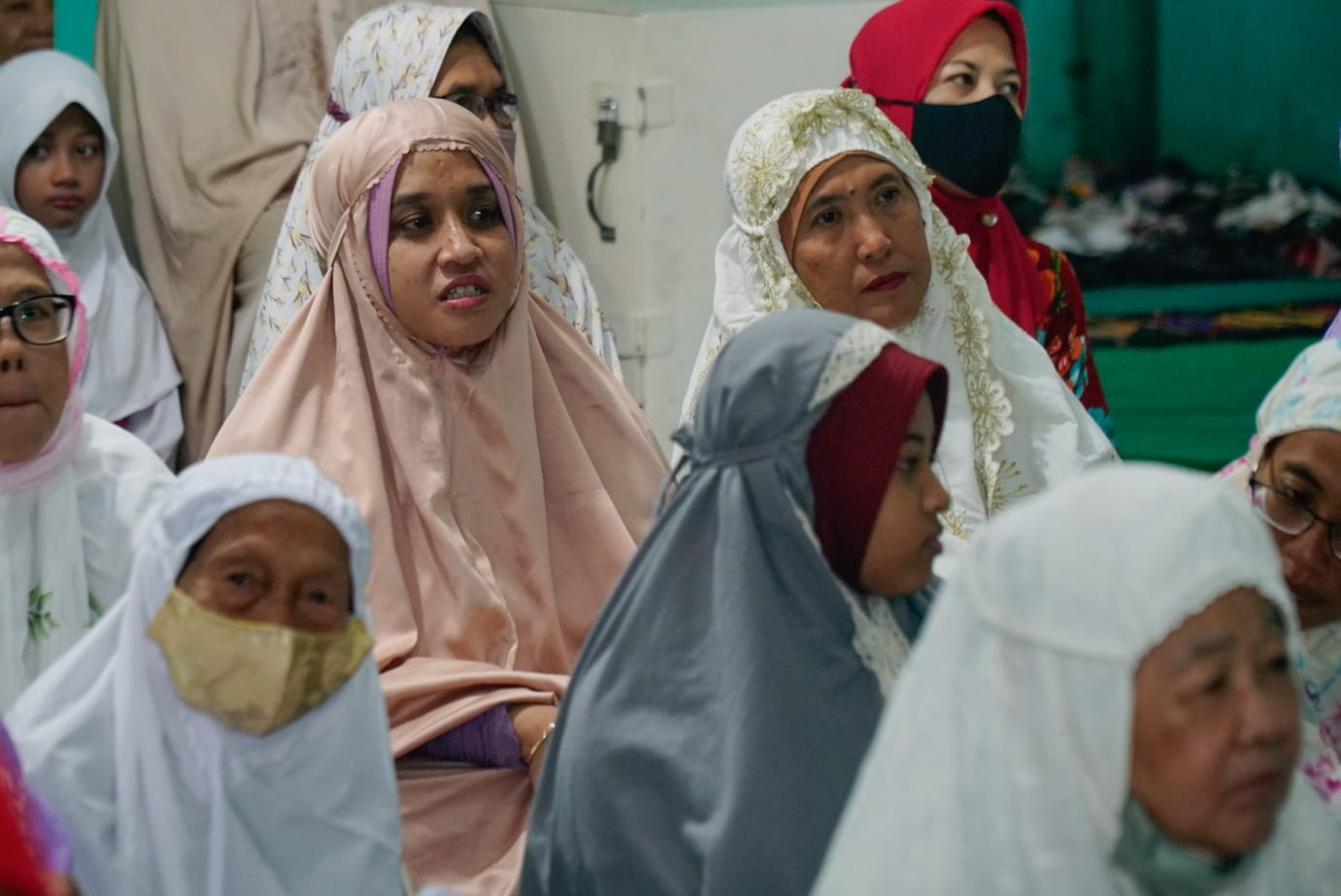 Shalat Isya Berjamaah Di Masjid Al Falah, Wali Kota Ajak Masyarakat Jaga Kerukunan