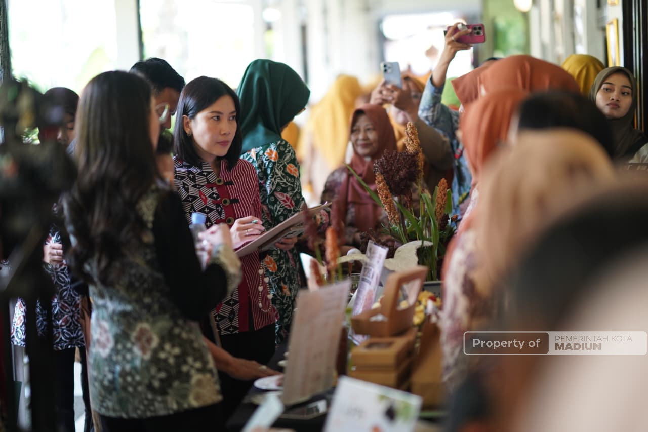 Ketua TP PKK Provinsi Jatim Arumi Terpukau Hasil Cipta Kreasi Jajan Khas Peringatan Hari Jadi, Plt Wali Kota Bakal Patenkan Produk Pemenang dan Beri Pelatihan Khusus