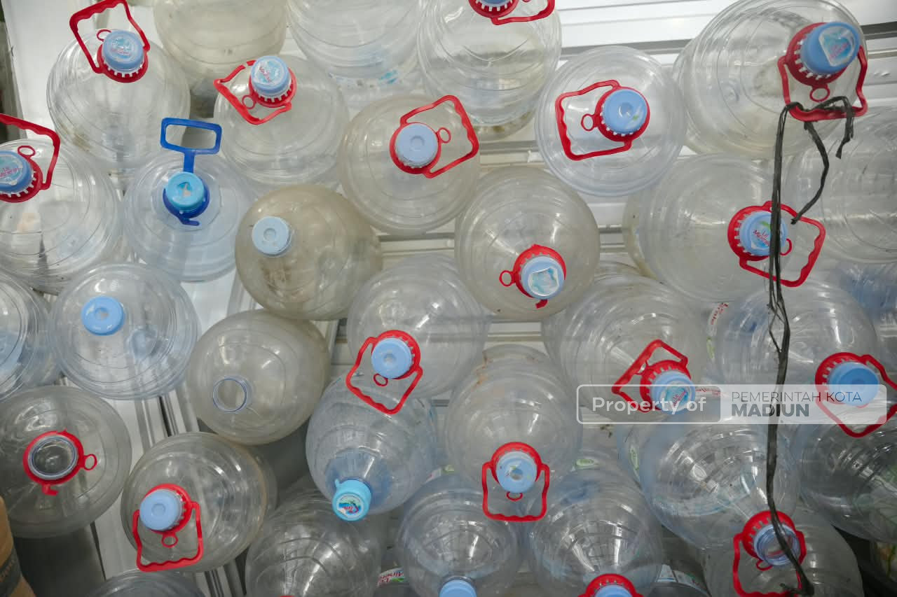 Wujudkan Zero Waste 2027, Plt Wali Kota Resmikan Bank Sampah GEMES 17