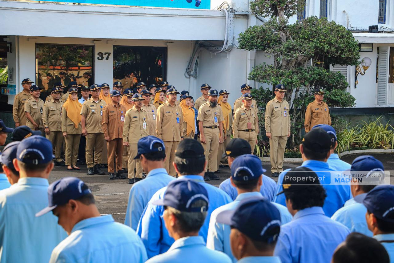 Apel Pejabat dan Penyerahan SK PNS, Plt Wali Kota Madiun Berikan Beragam Arahan untuk Optimalkan Kinerja