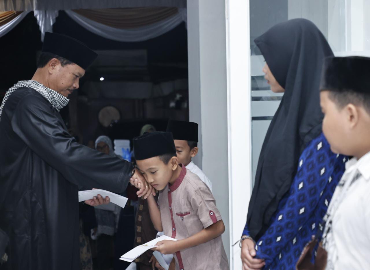 Tarawih di Masjid Baiturohim Lanjutan Safari Ramadan, Wali Kota Harap Jamaah Tak Khawatir Kebutuhan Pokok Lebaran