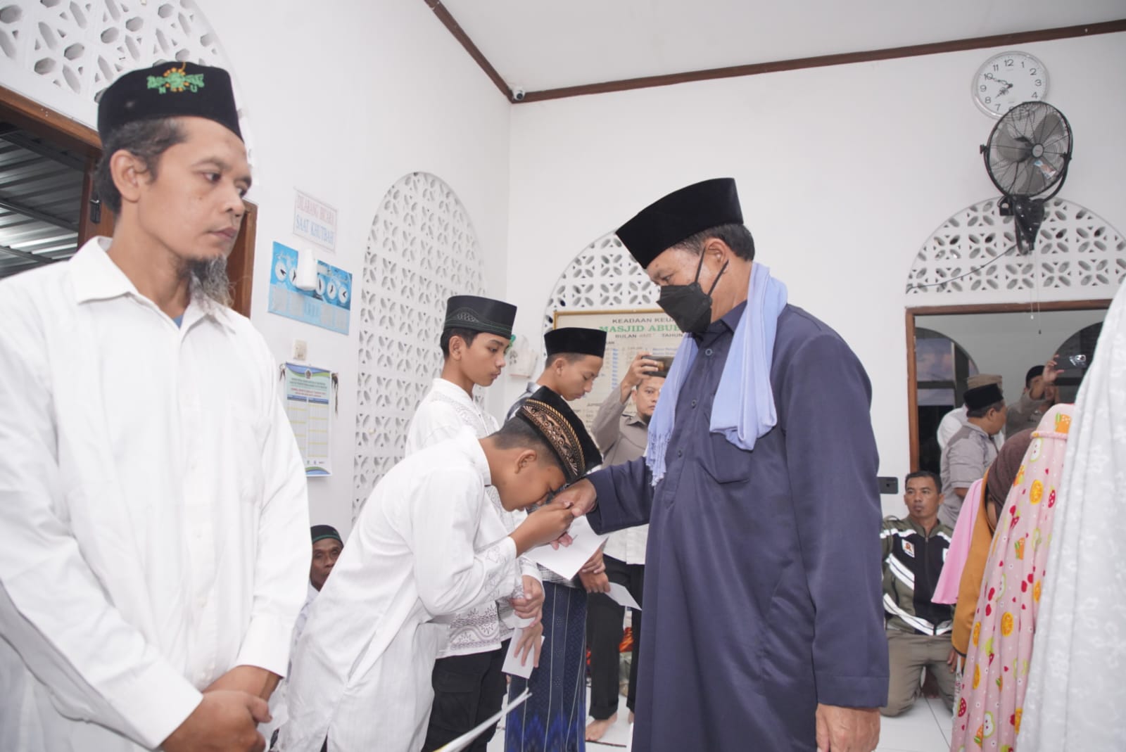 Shalat Berjamaah Di Masjid Abu Bakar, Wali Kota Imbau Warga Ikut Jaga Kondusifitas Jelang Lebaran