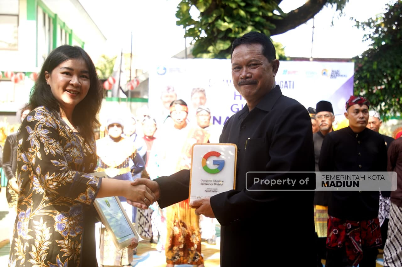 Pimpin Apel Hari Guru Nasional, Wali Kota Harap Guru Terus Perkuat Fondasi Kota Cerdas