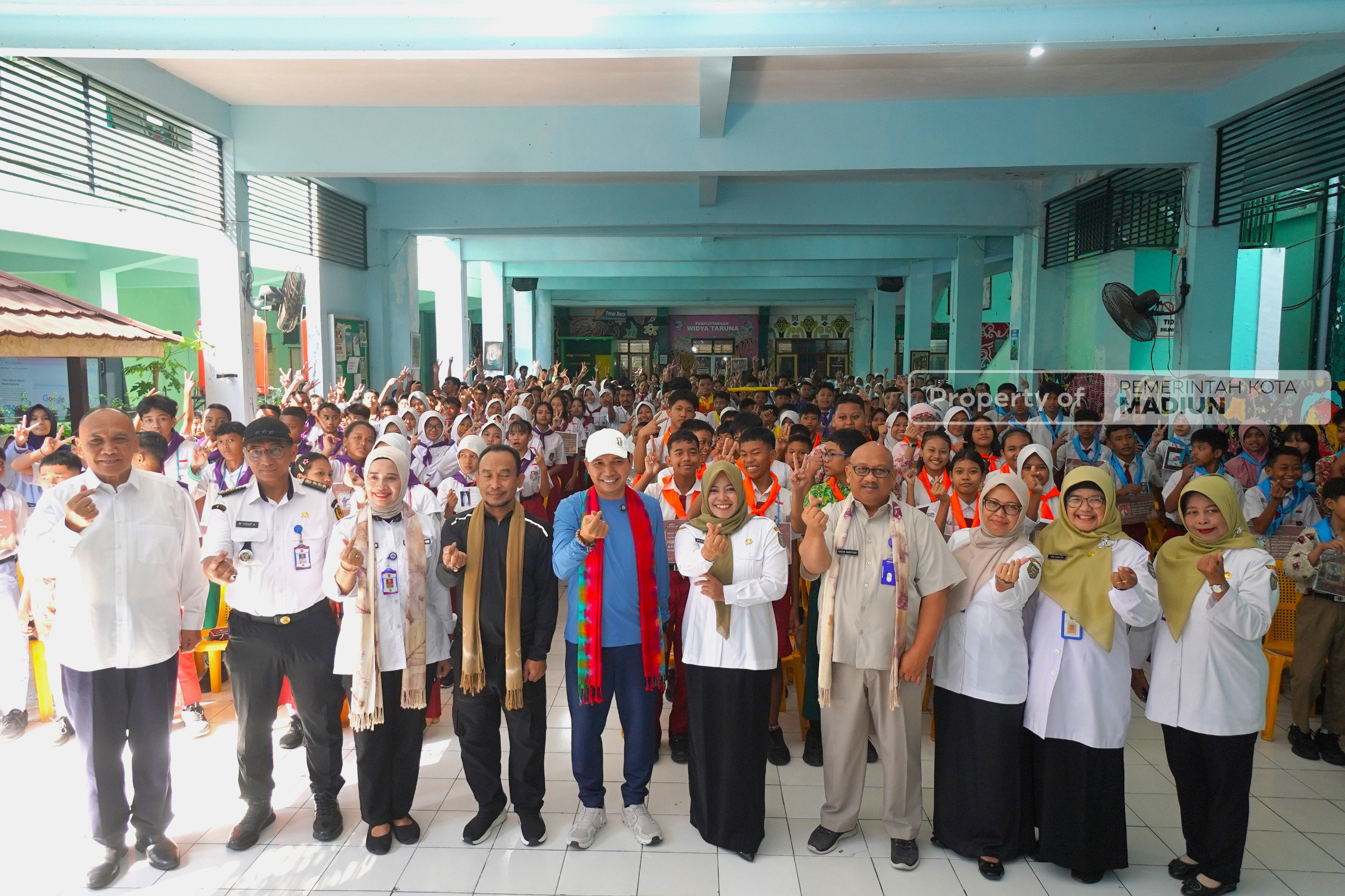 Tanamkan Nilai Antikorupsi dan Bijak Berteknologi, Plt Wali Kota Madiun Beri Motivasi Siswa Baru SMPN 2 Saat MPLS