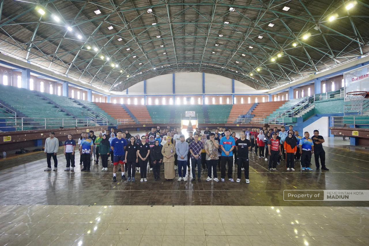 Buka Coaching Clinic, Plt Wali Kota Madiun Dorong Guru PJOK Cetak Generasi Sehat Berkarakter