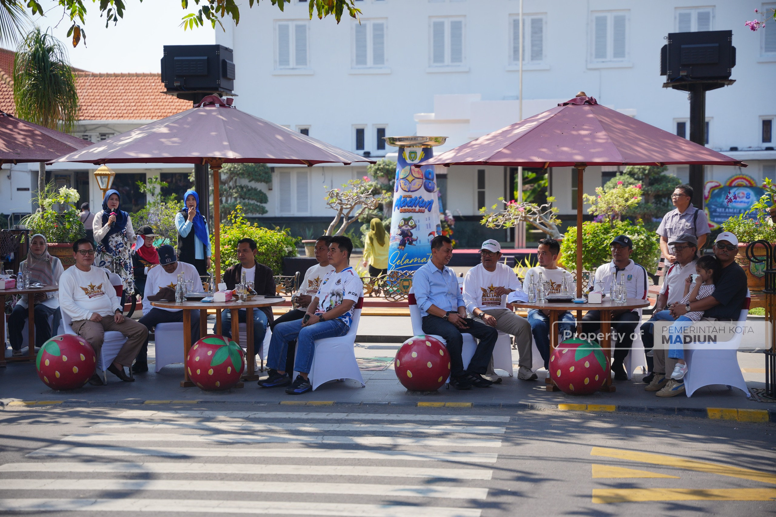 Parade Military Drumband Semarakkan HUT ke-108 Kota Madiun, Plt Wali Kota Harap Ekonomi Lokal Kian Bergeliat