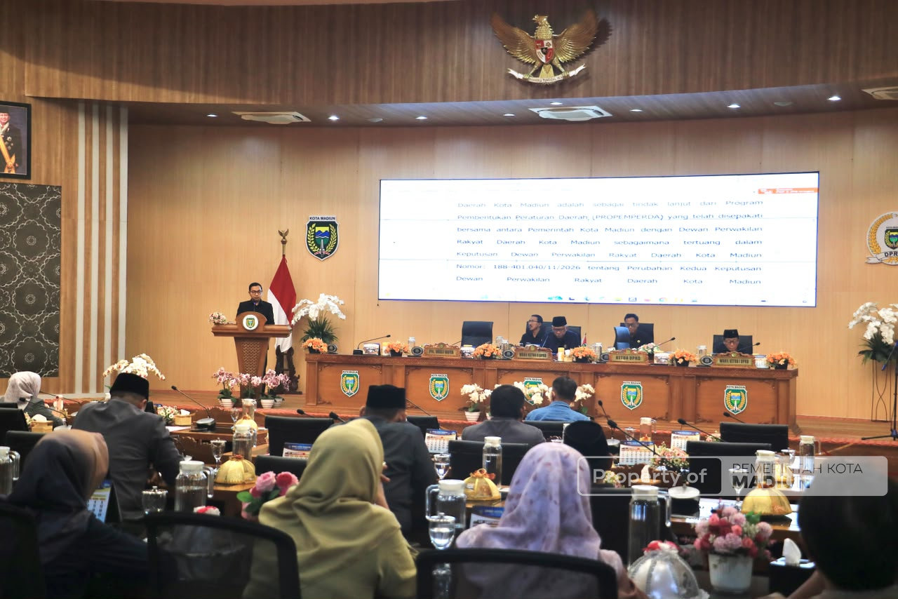Sampaikan Nota Penjelasan Empat Raperda, Plt Wali Kota Madiun Tekankan Penyesuaian Regulasi