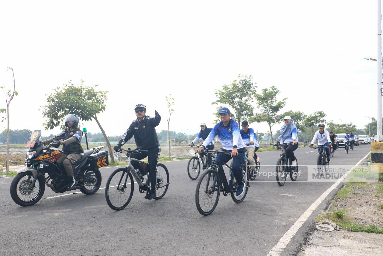 Gowes Lapangan, Wali Kota Madiun Tinjau Renovasi Kecamatan Taman dan Pembangunan Kampung Jepang