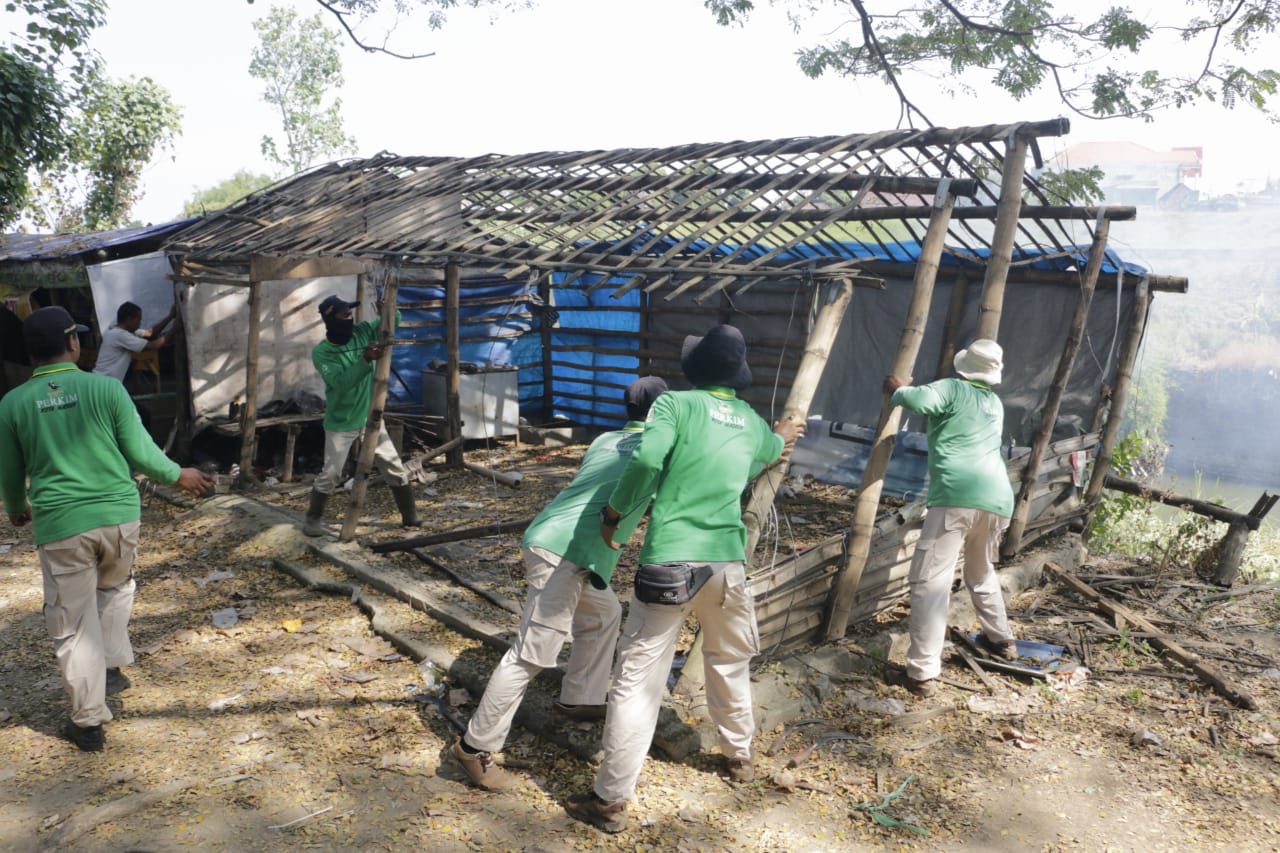 Kerja Bakti Bersama Warga di Lapak Pancasoka, Wali Kota Harap Kebersihan dan Kenyamanan Terus Dijaga