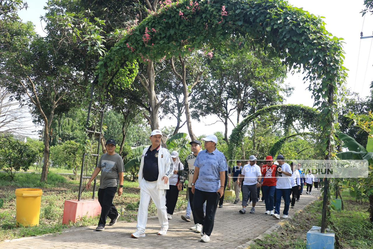 Dorong Gaya Hidup Sehat, Wali Kota Ajak Kepala OPD Rutin Jalan 10.000 Langkah