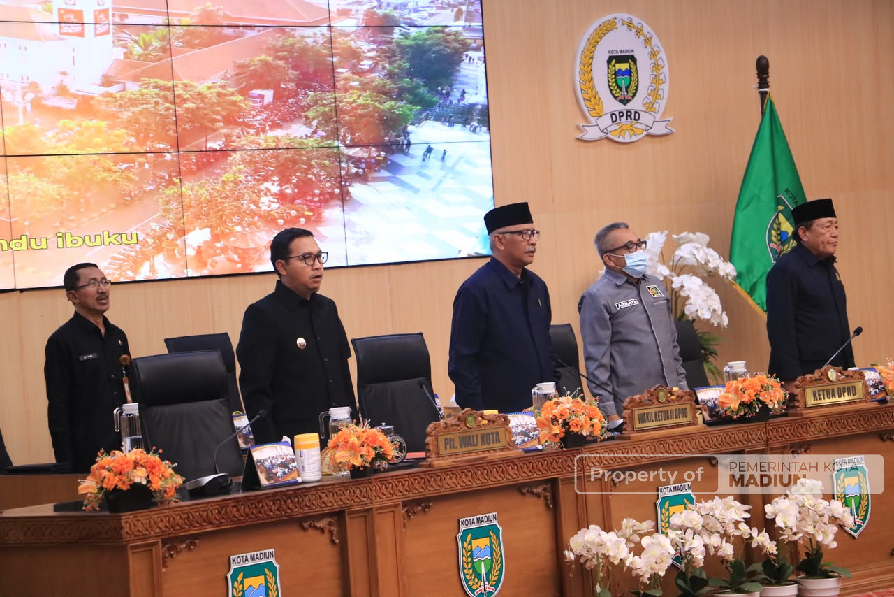 Sampaikan Nota Penjelasan Empat Raperda, Plt Wali Kota Madiun Tekankan Penyesuaian Regulasi