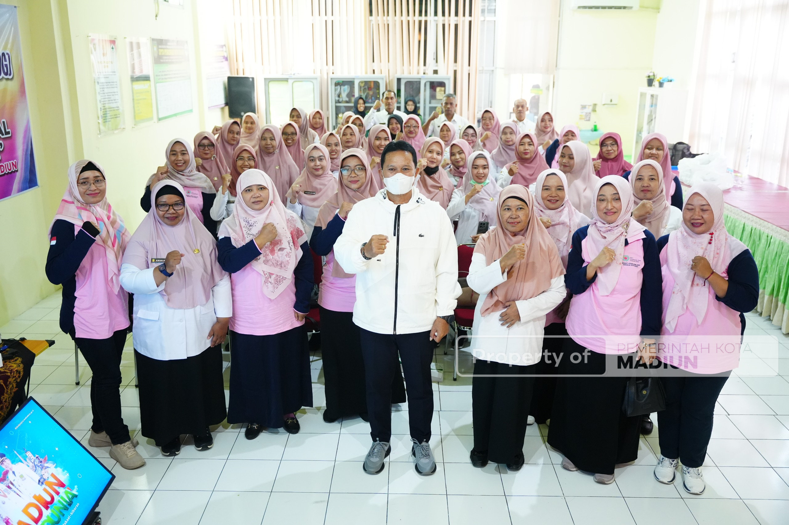 Beri Pembinaan Pegawai Puskesmas Manguharjo, Wali Kota Tekankan Kesehatan Mental dan Profesionalisme di Tempat Kerja